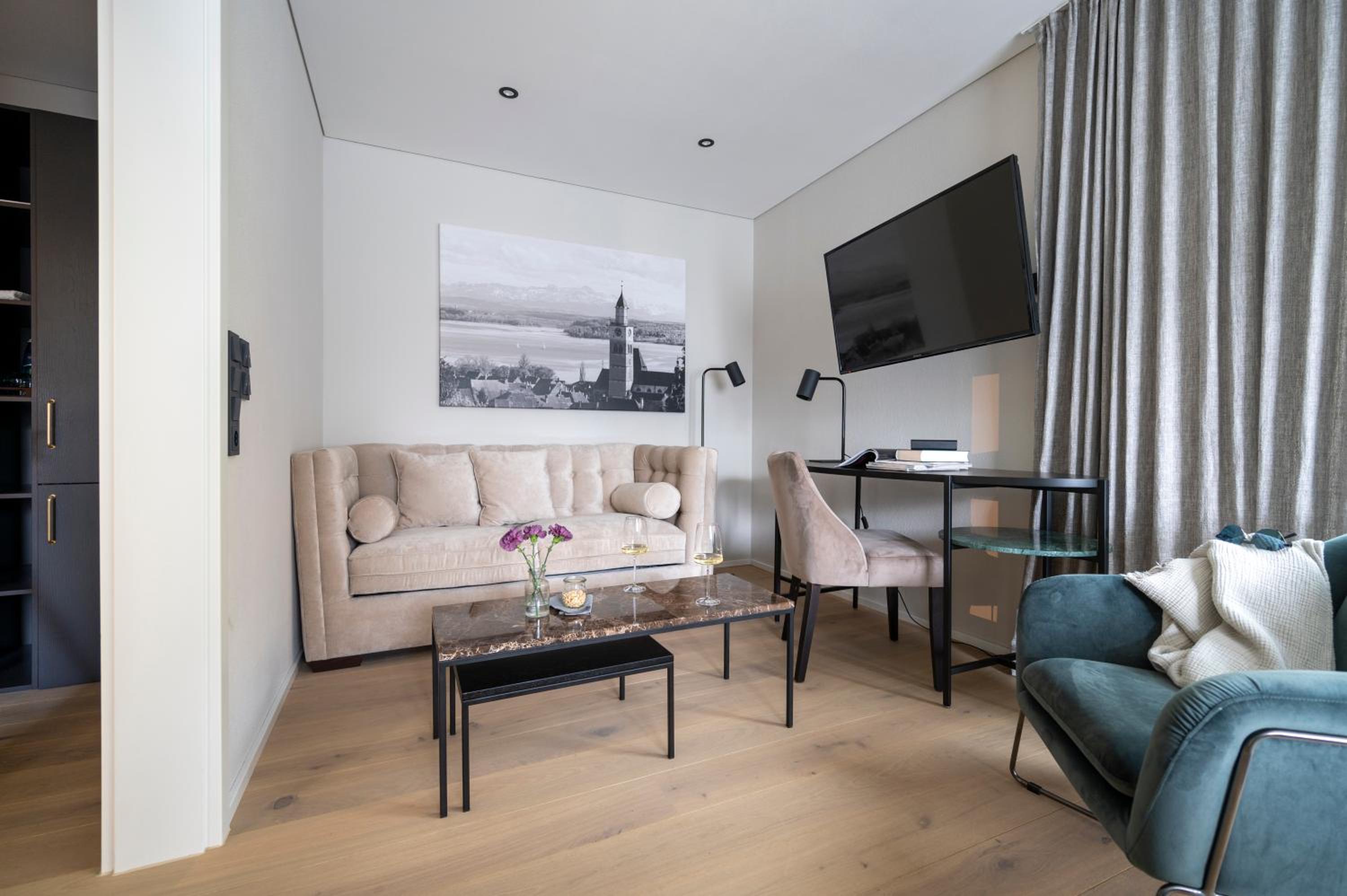 Deluxe Double Room with Balcony - Photo 2