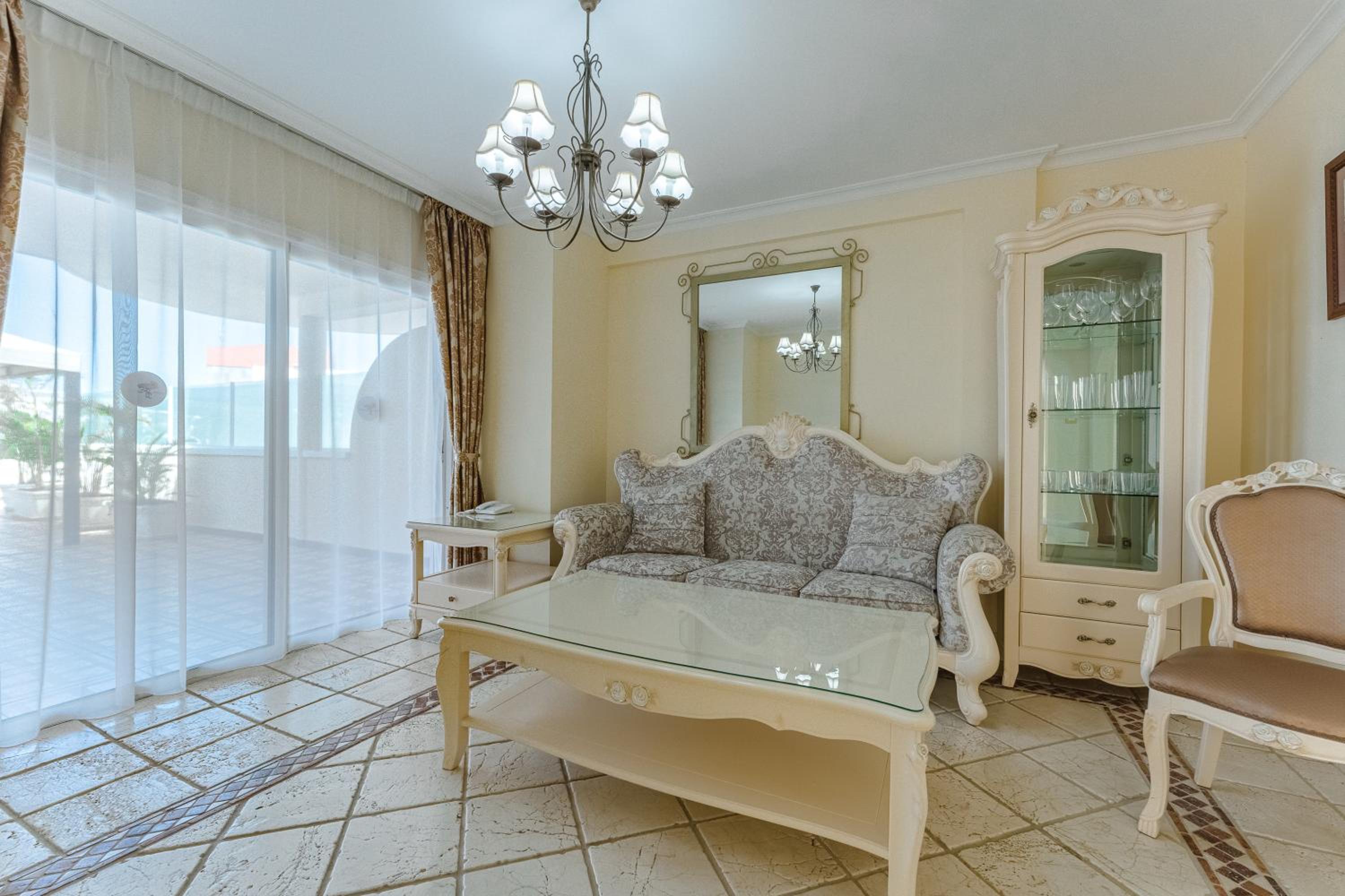 Suite Superior con Jacuzzi Suite Superior con Jacuzzi
