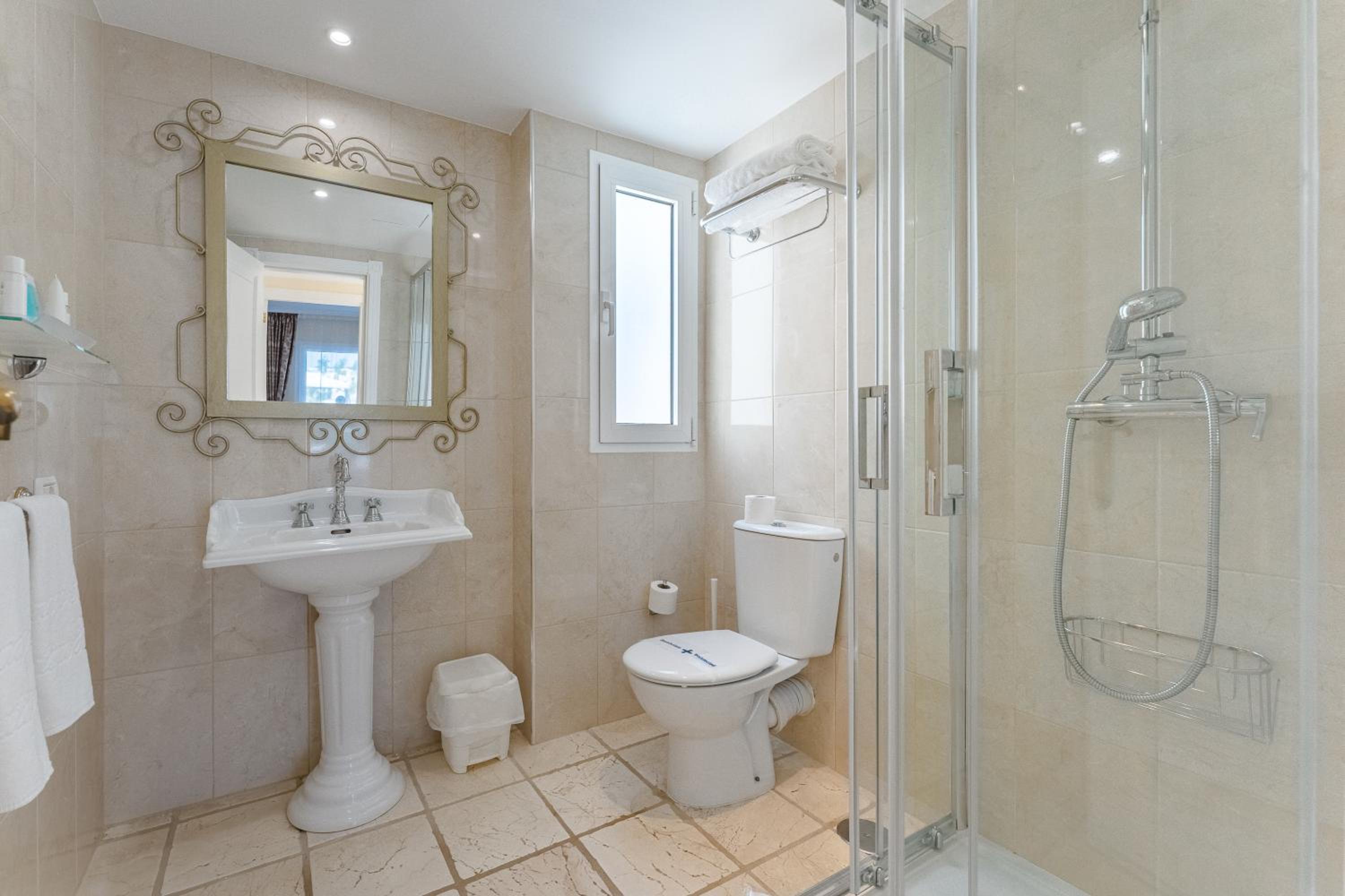 Superior Suite with Jacuzzi photo 3
