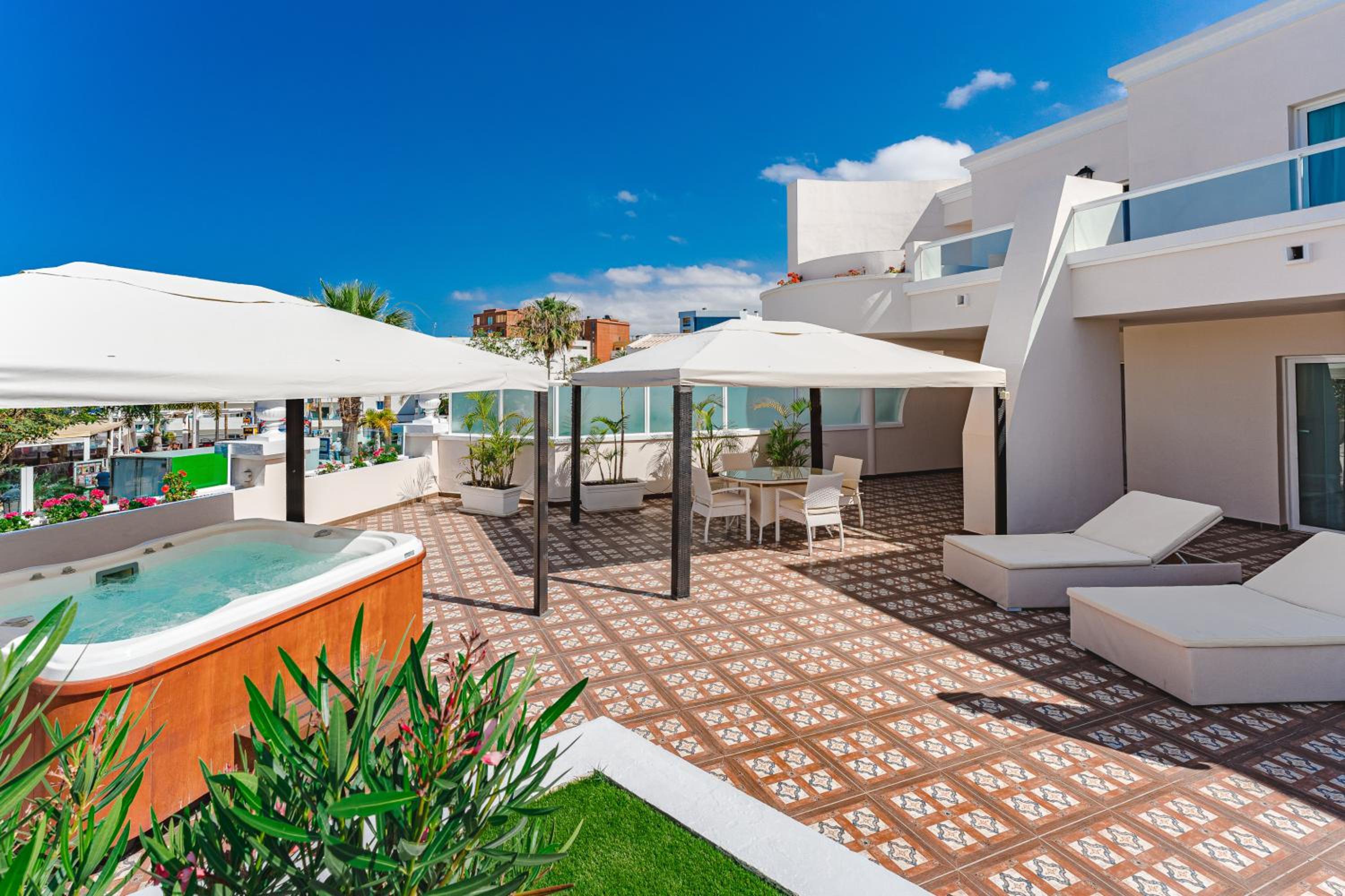 Suite Superior con Jacuzzi Suite Superior con Jacuzzi