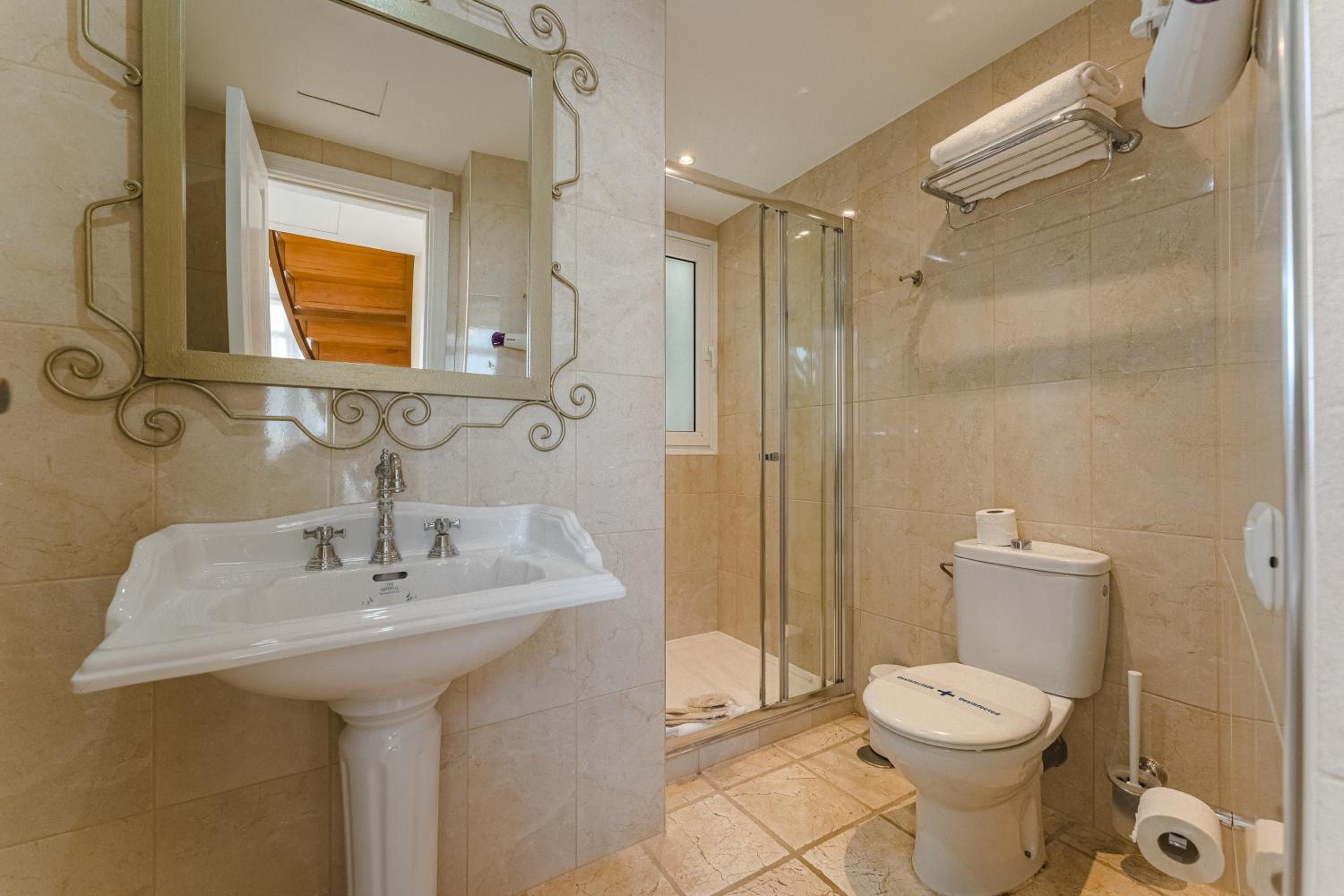Deluxe Suite with Private Pool (4 Adults) photo 3