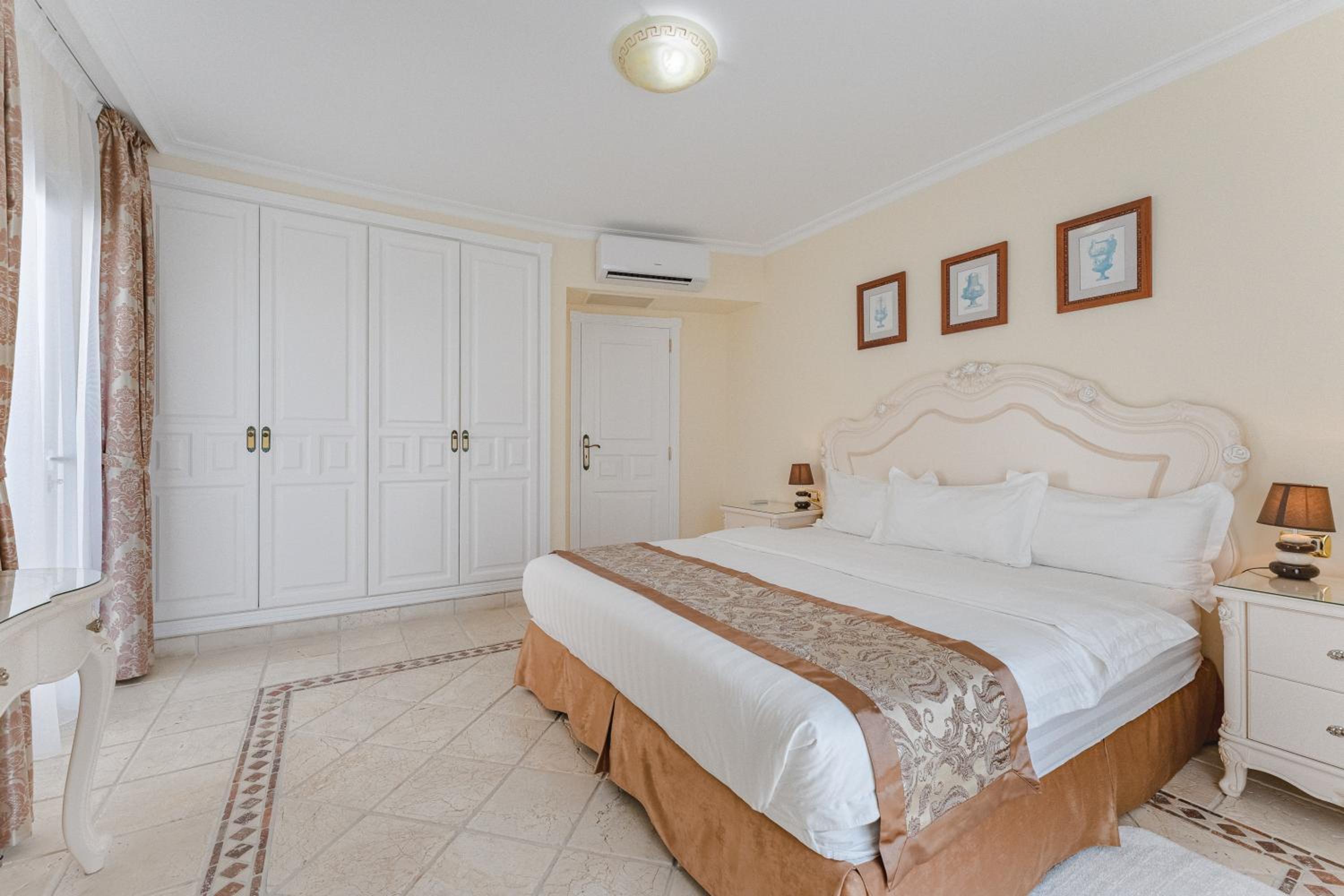 Deluxe Suite with Private Pool (4 Adults) photo 2