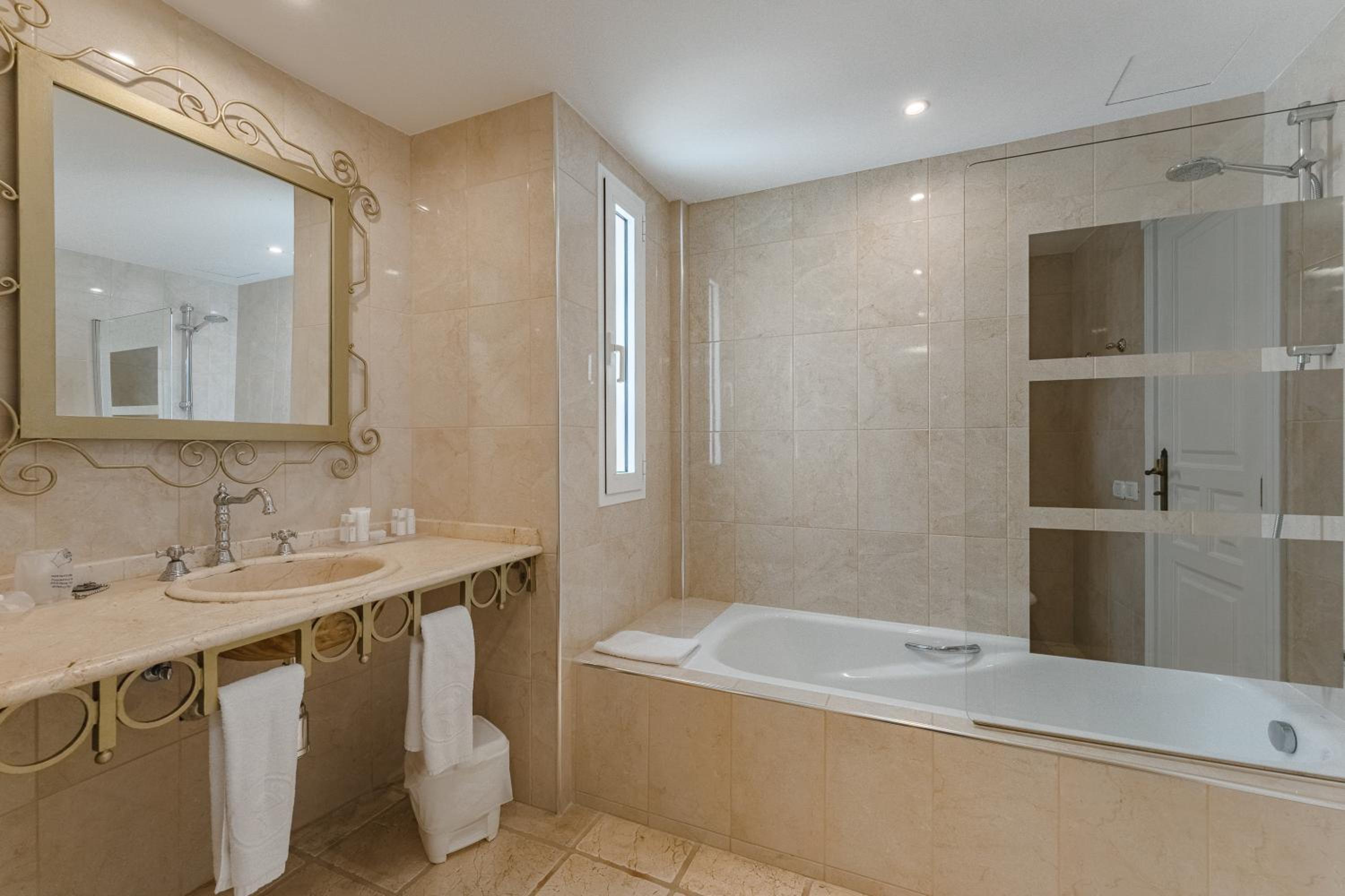 Suite Deluxe con Piscina Privada (4 Adultos) Suite Deluxe con Piscina Privada (4 Adultos)