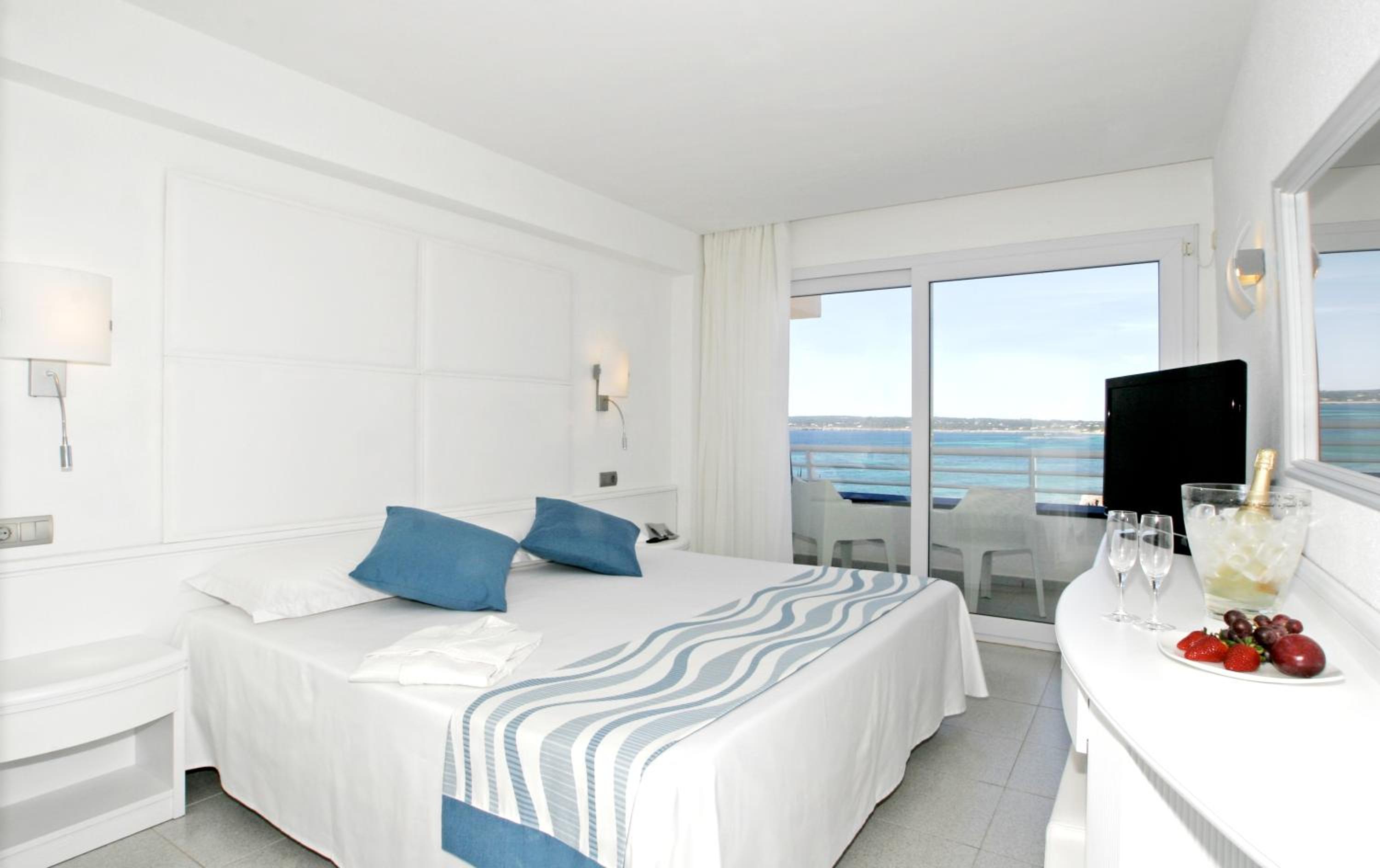 Deluxe Double Room with Sea View (2 adults) - Photo 1