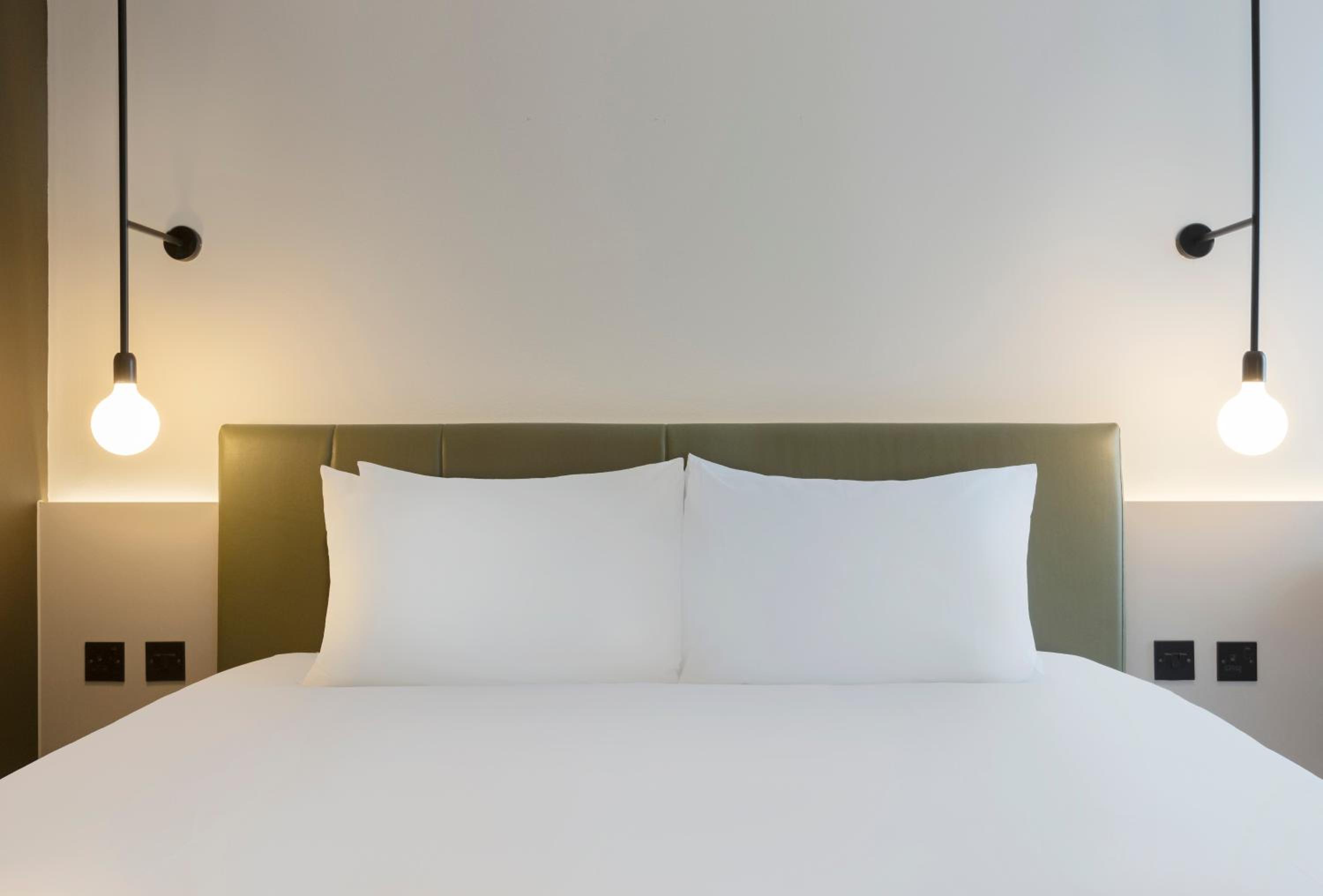Standard Double Room thumbnail 6