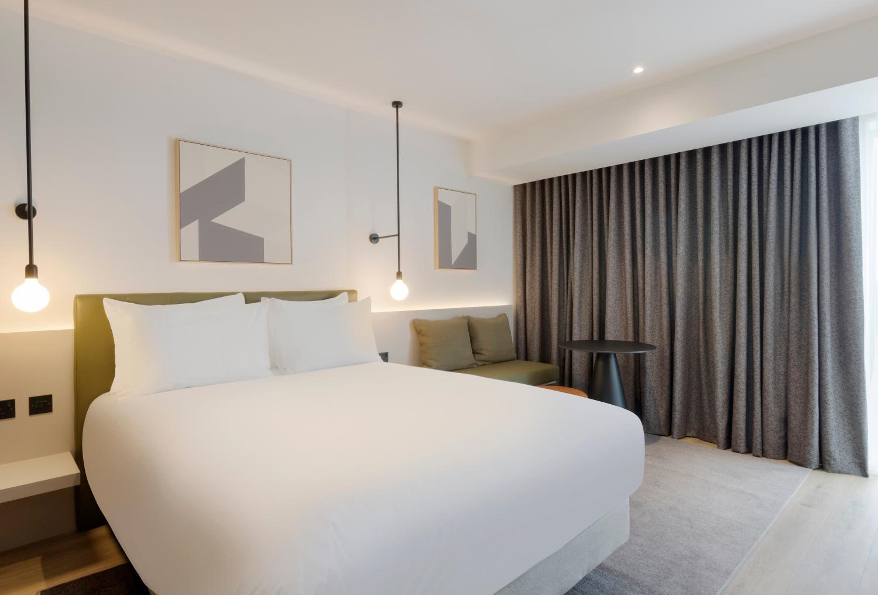 Superior Double Room thumbnail 5