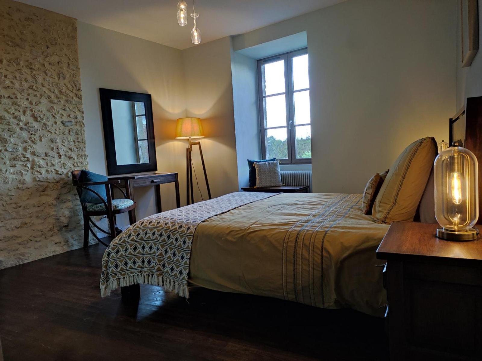 Deluxe King Room - Photo 3