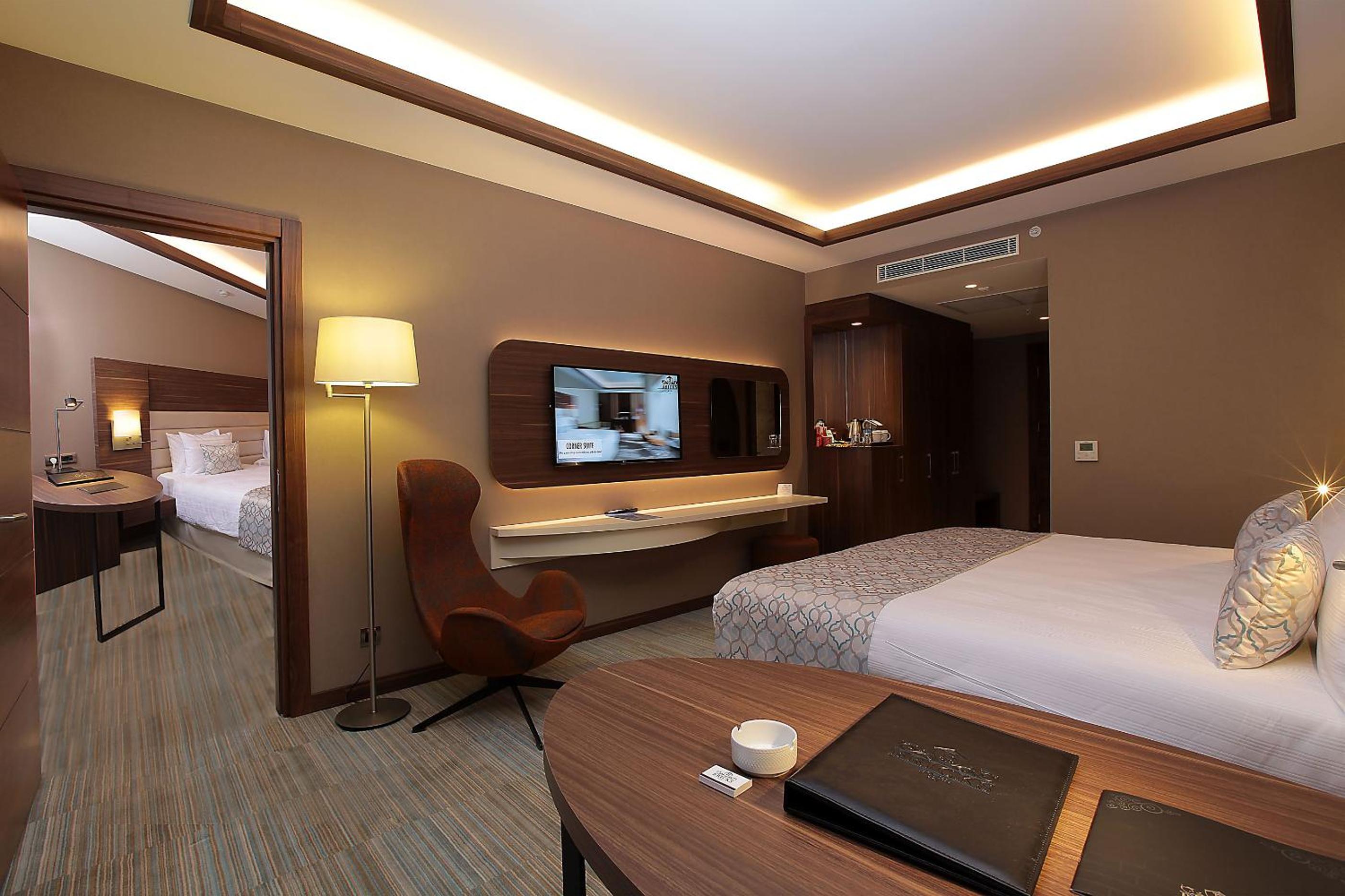 Family Suite with Free Airport Transfer photo 1