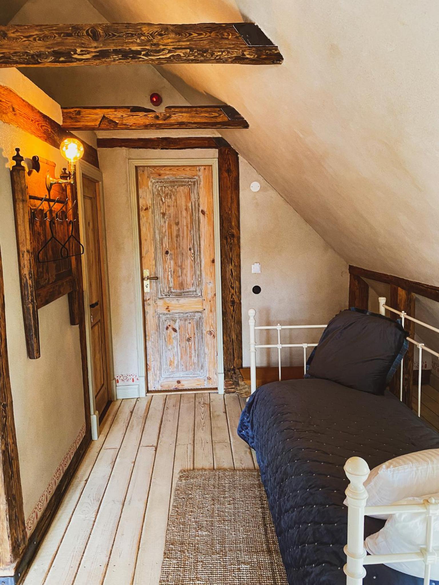 Triple Room with Private Bathroom - Photo 2