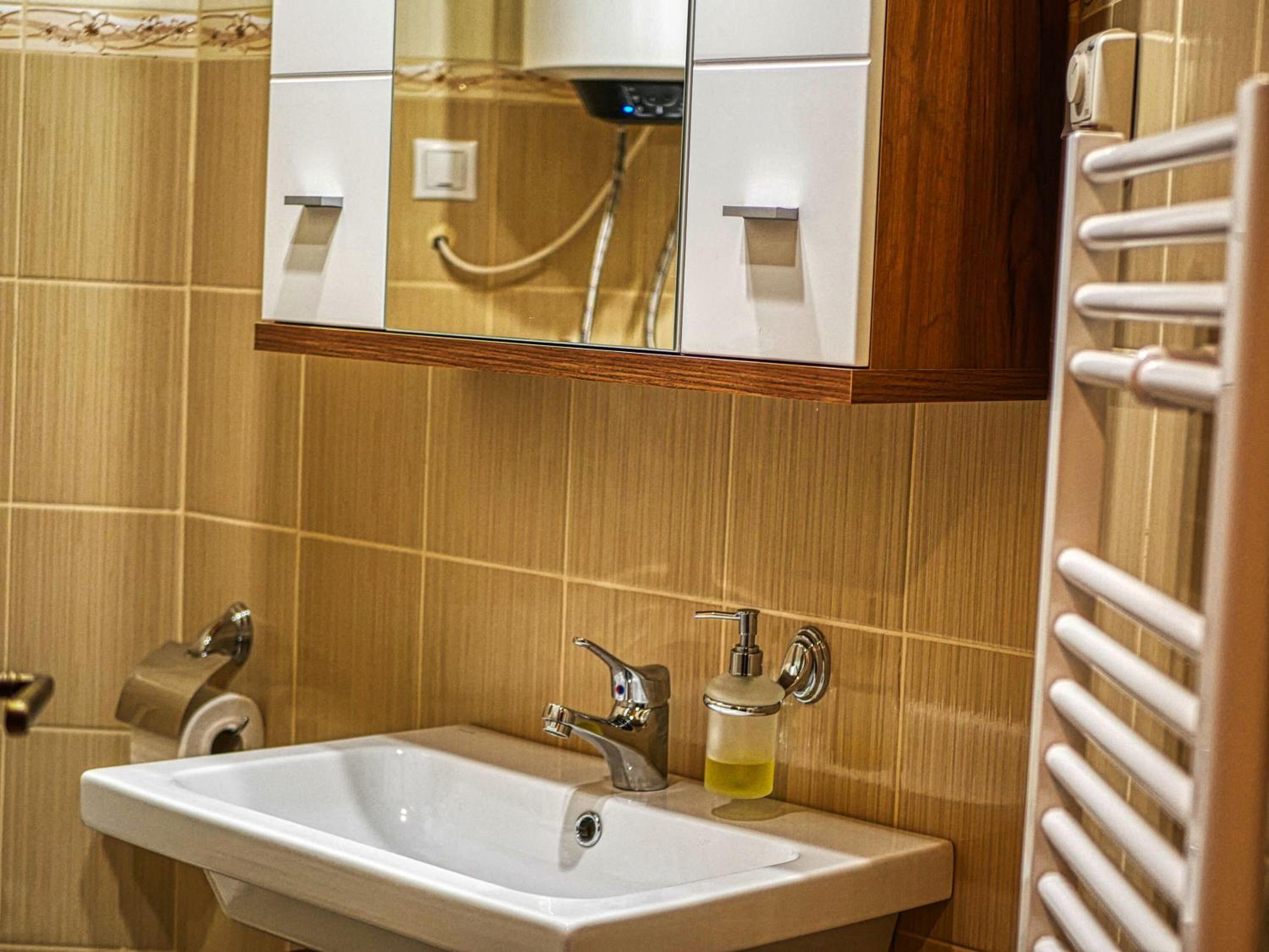 Double Room with Private External Bathroom - Photo 3