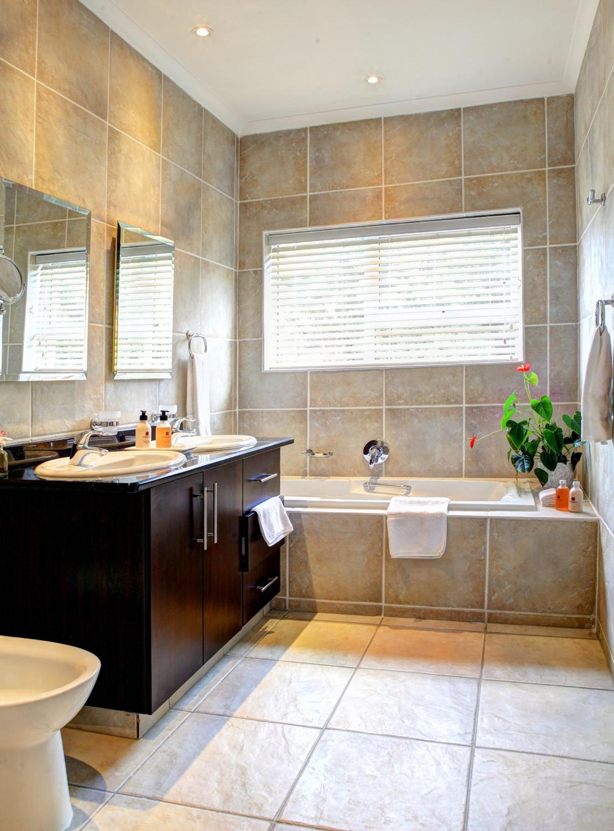 Superior Suite 10 - Photo 14