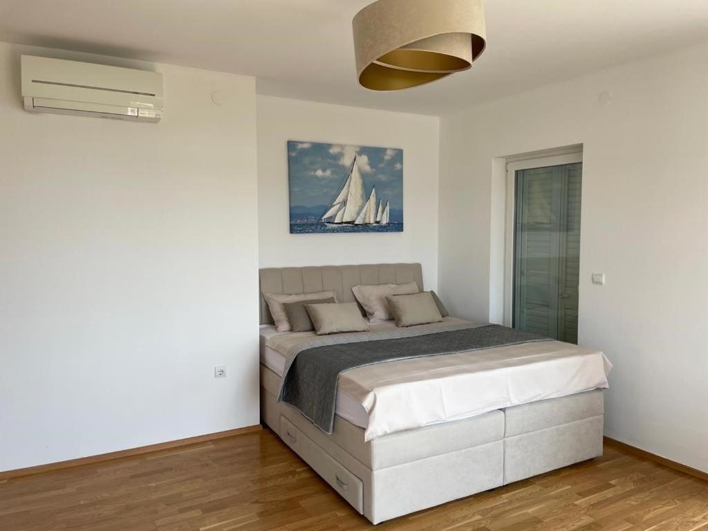 Villa - Beach Front