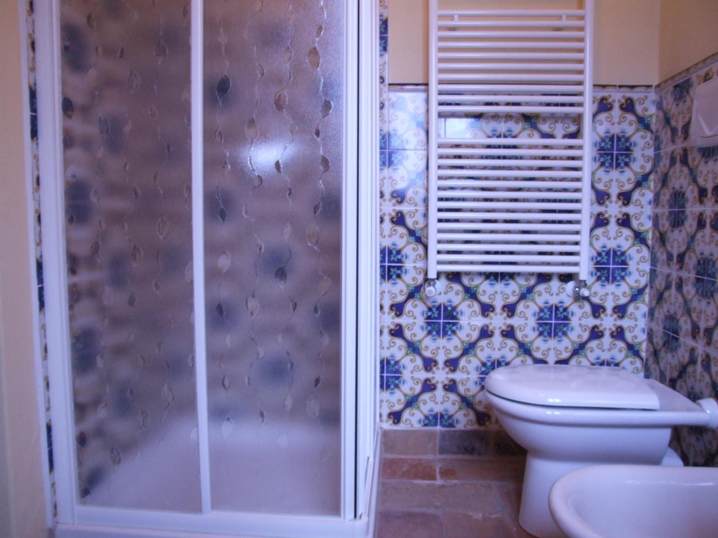 Twin Room with Private Bathroom photo 2