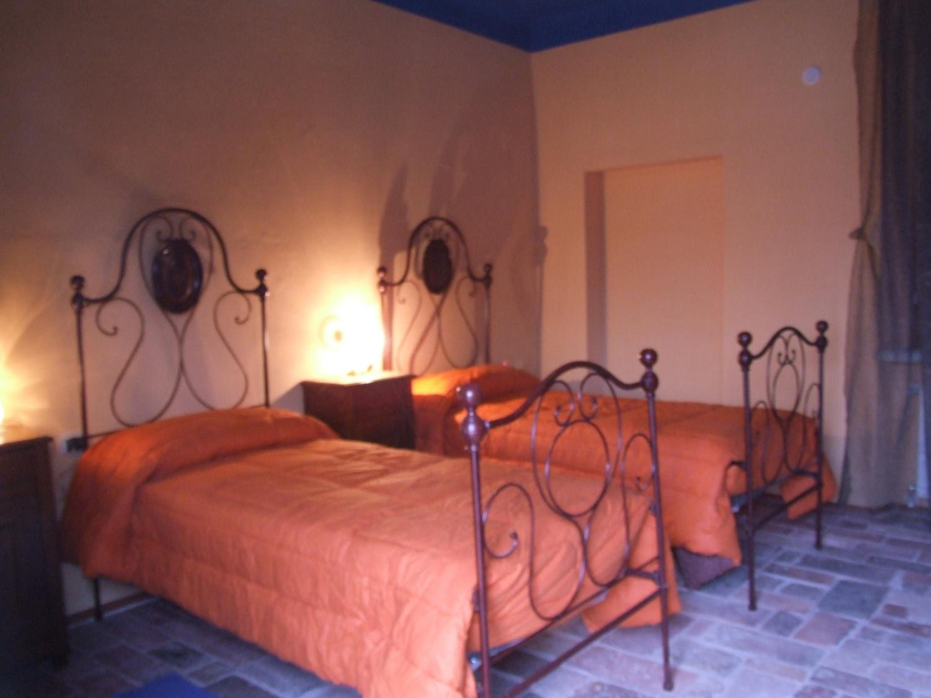 Twin Room with Private Bathroom photo 1