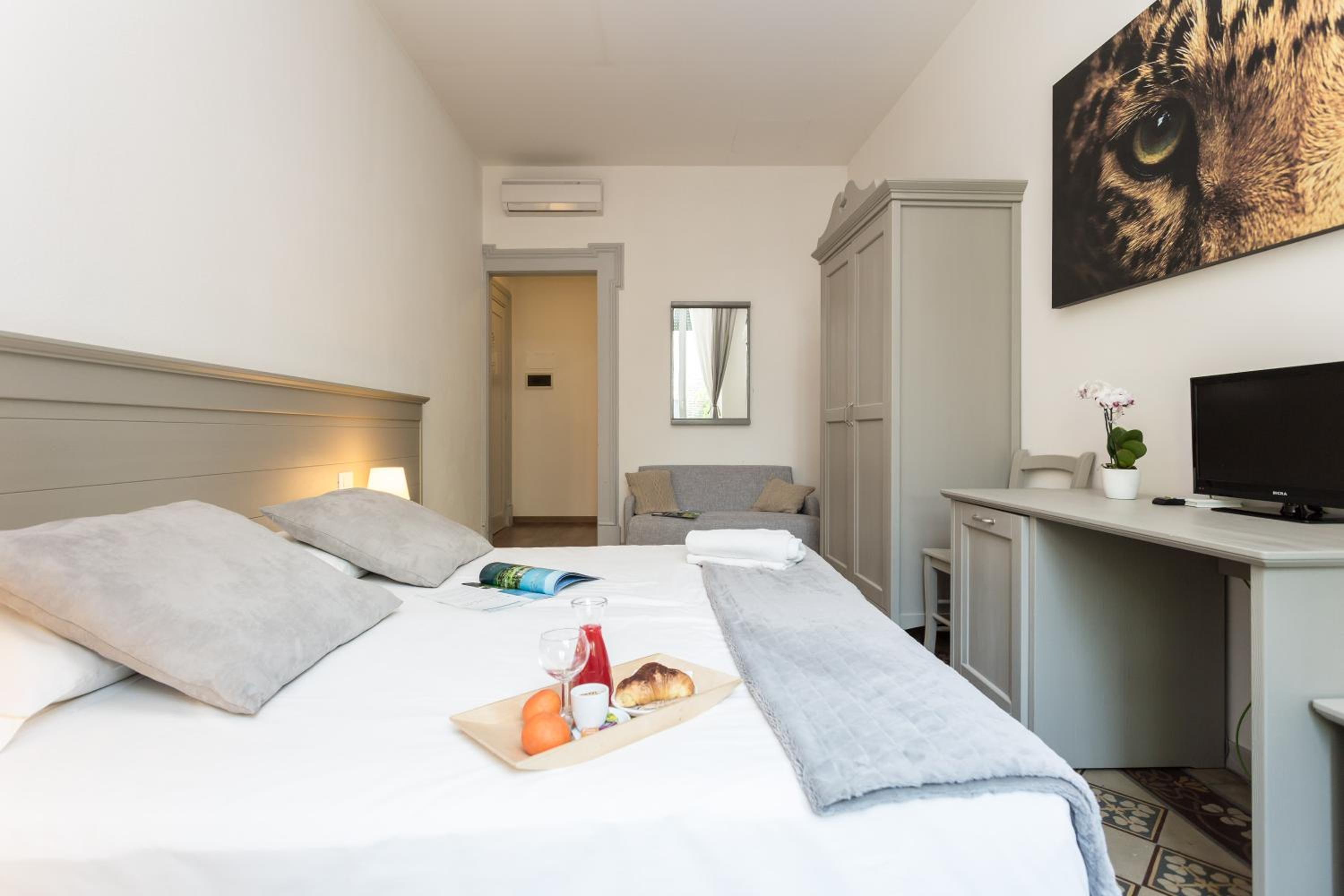 Suite - Photo 10