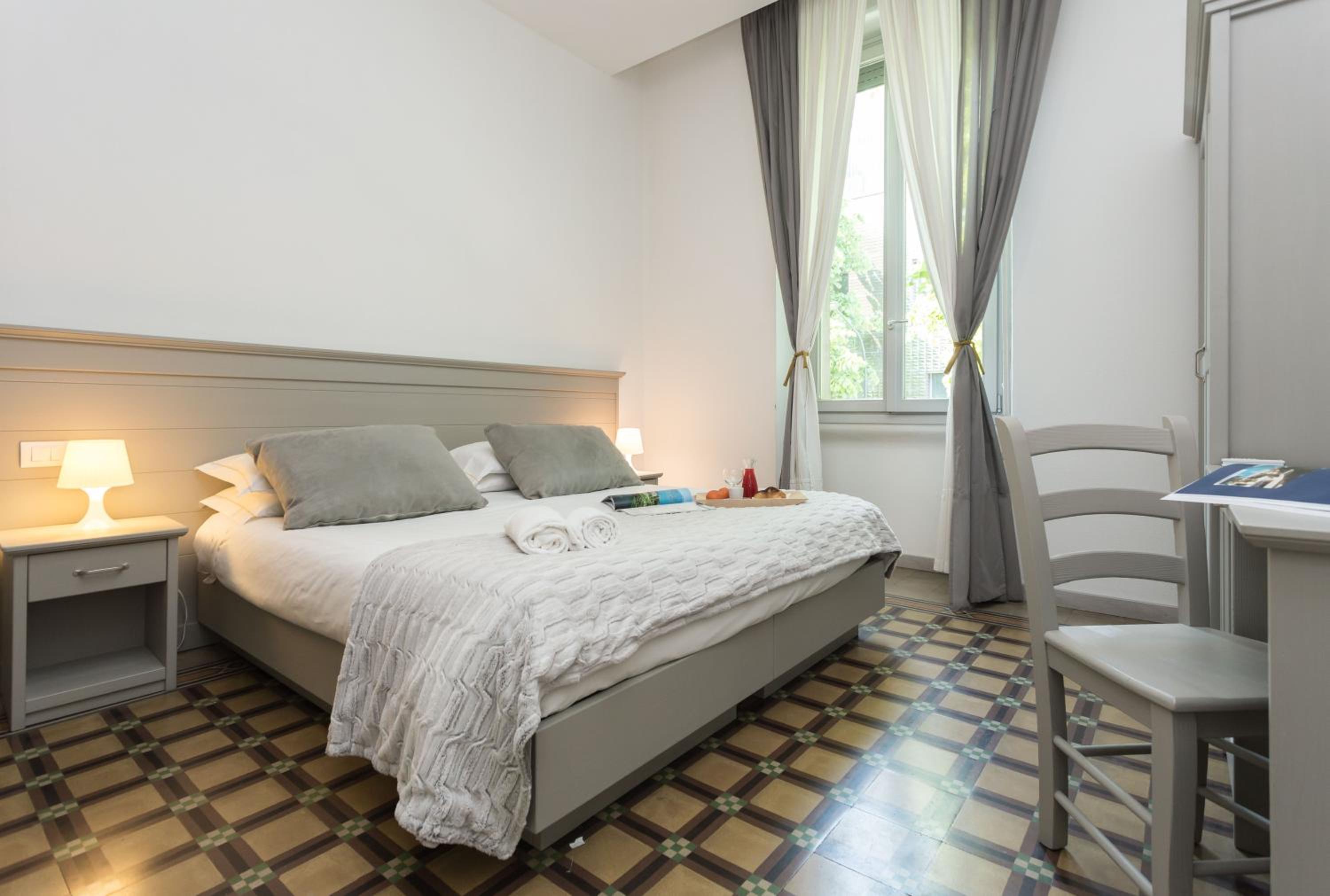 Suite - Photo 1