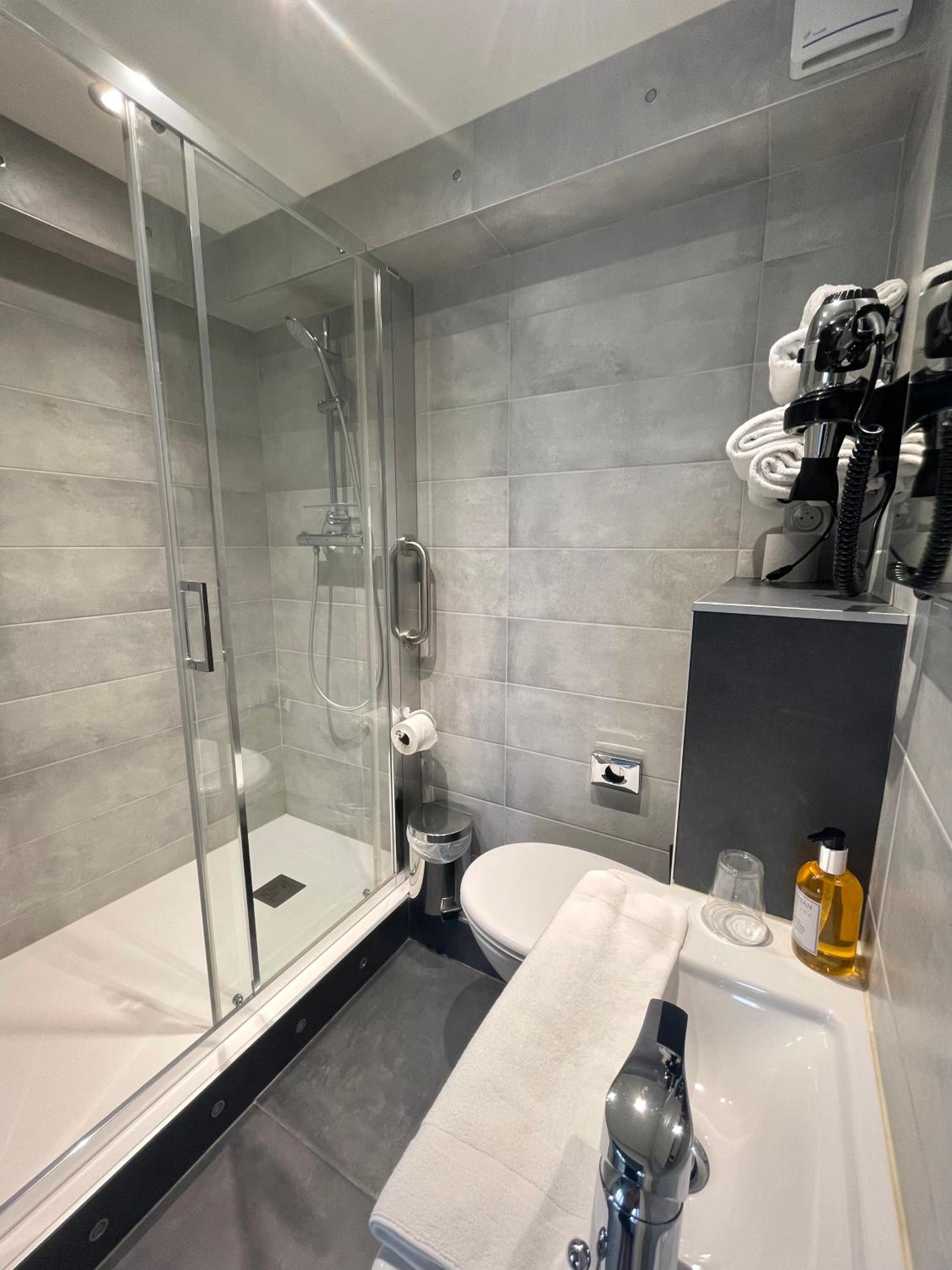 Double Room with Sea View - Photo 8