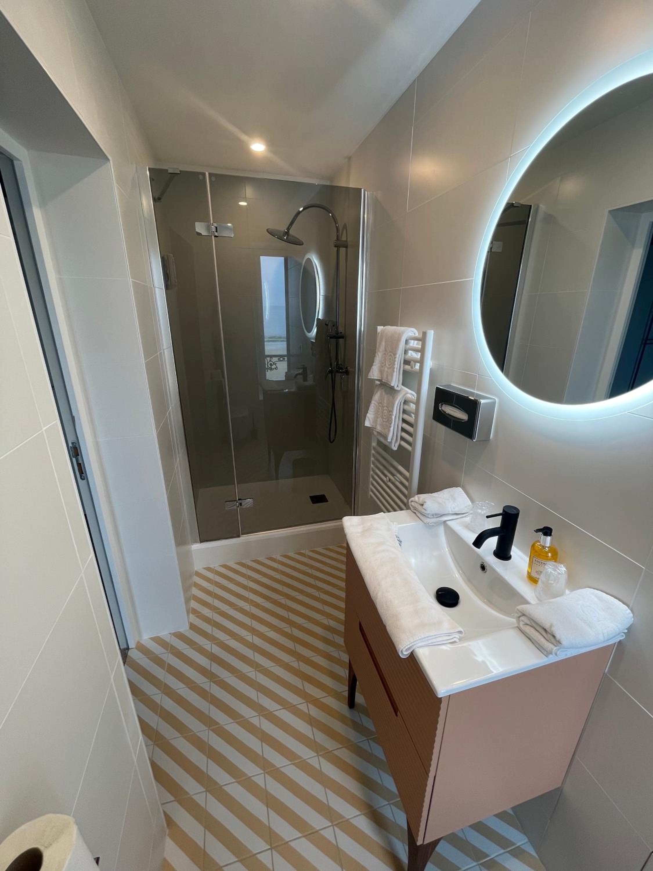Double Room with Sea View - Photo 6