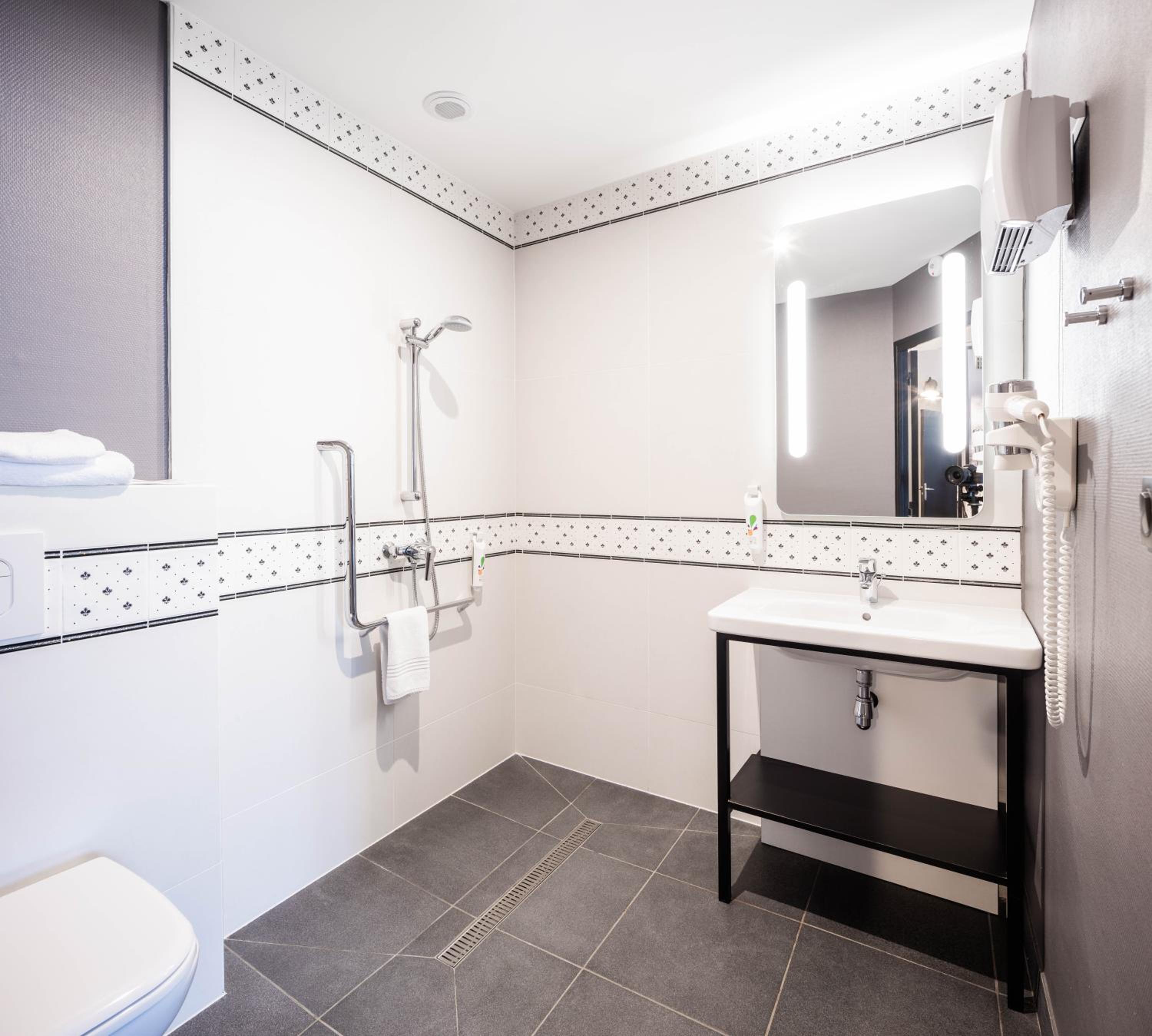 Standard Twin Room - Photo 2