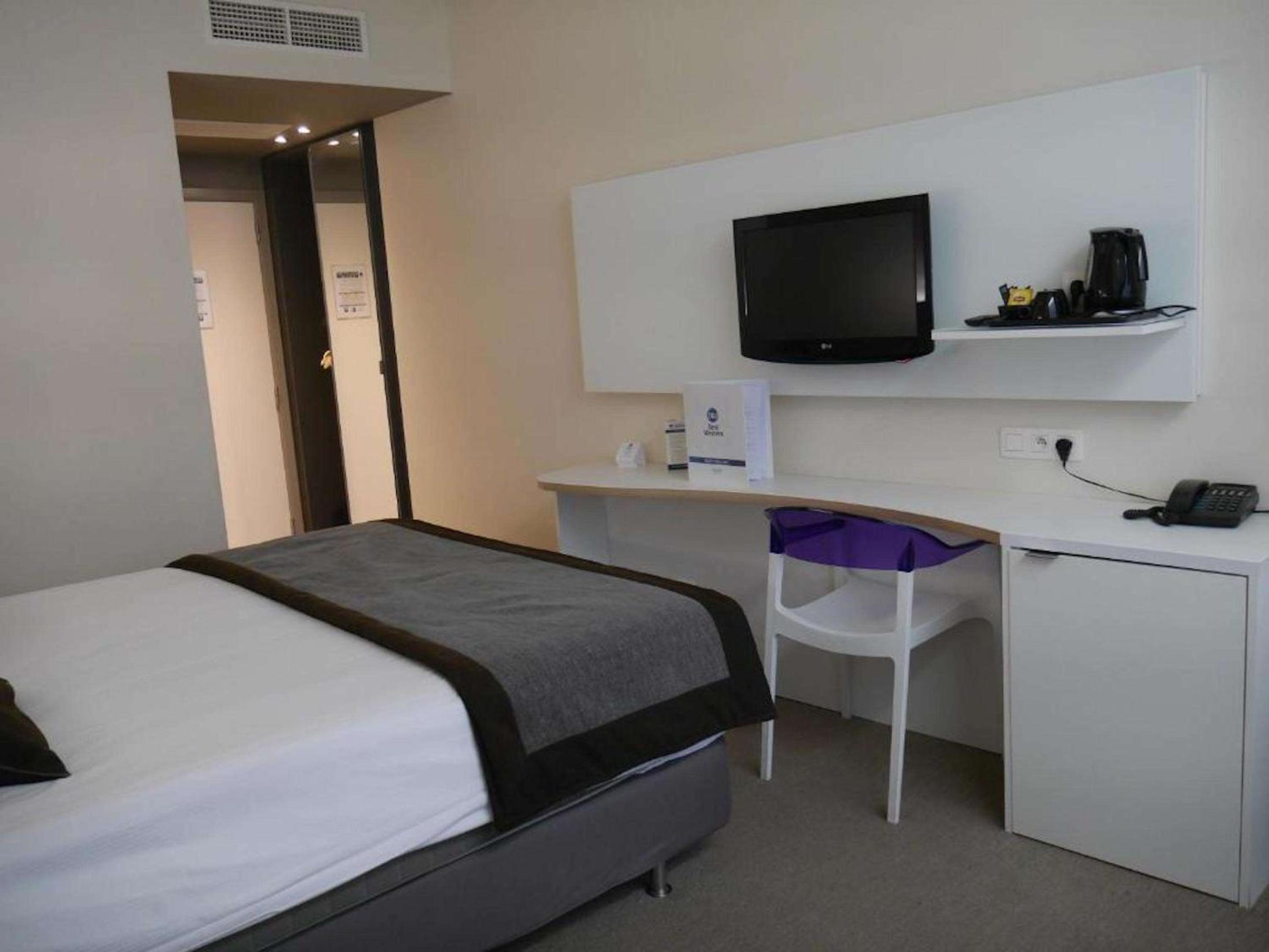 Single Room with Single Bed