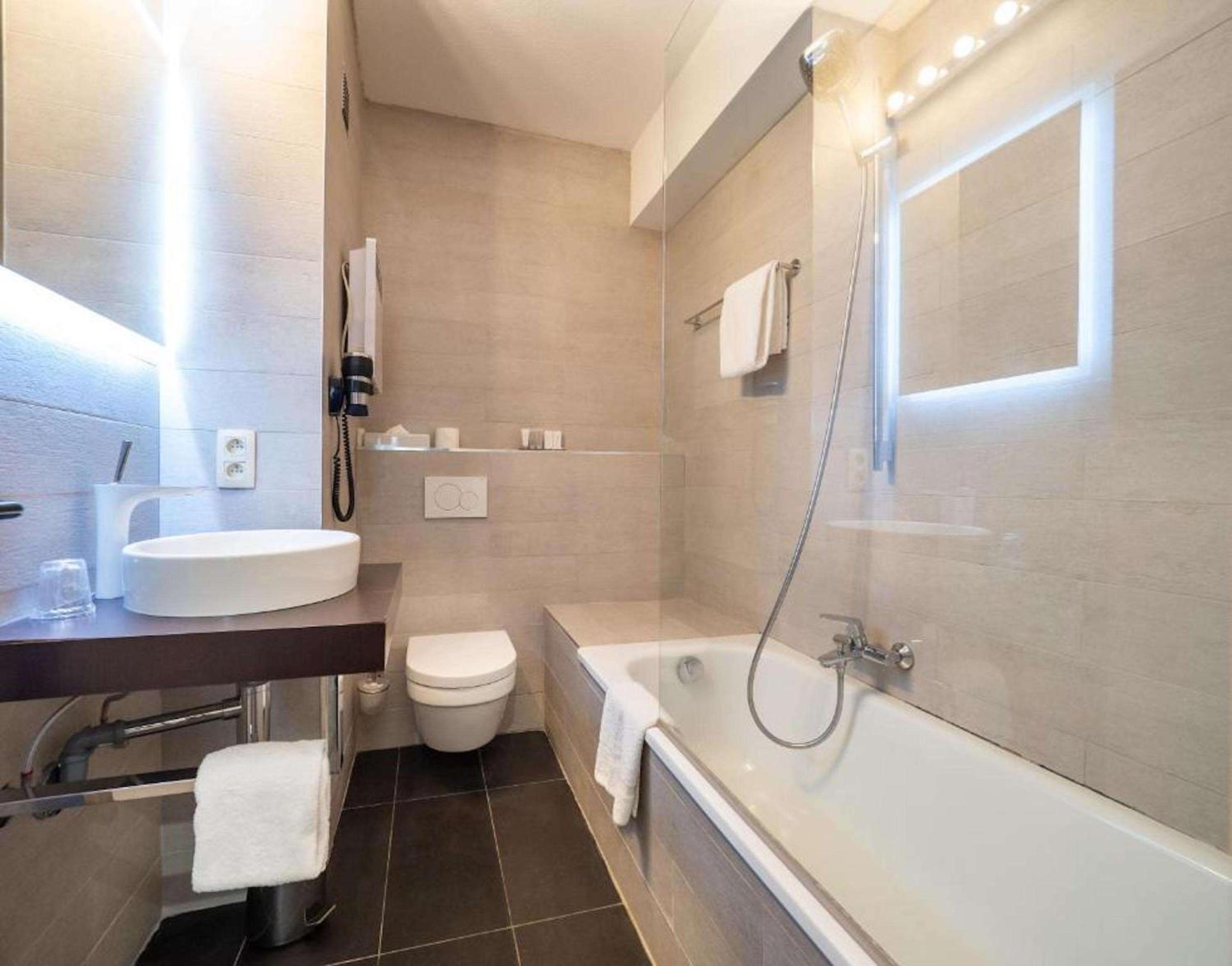 Standard Twin Room - Photo 3