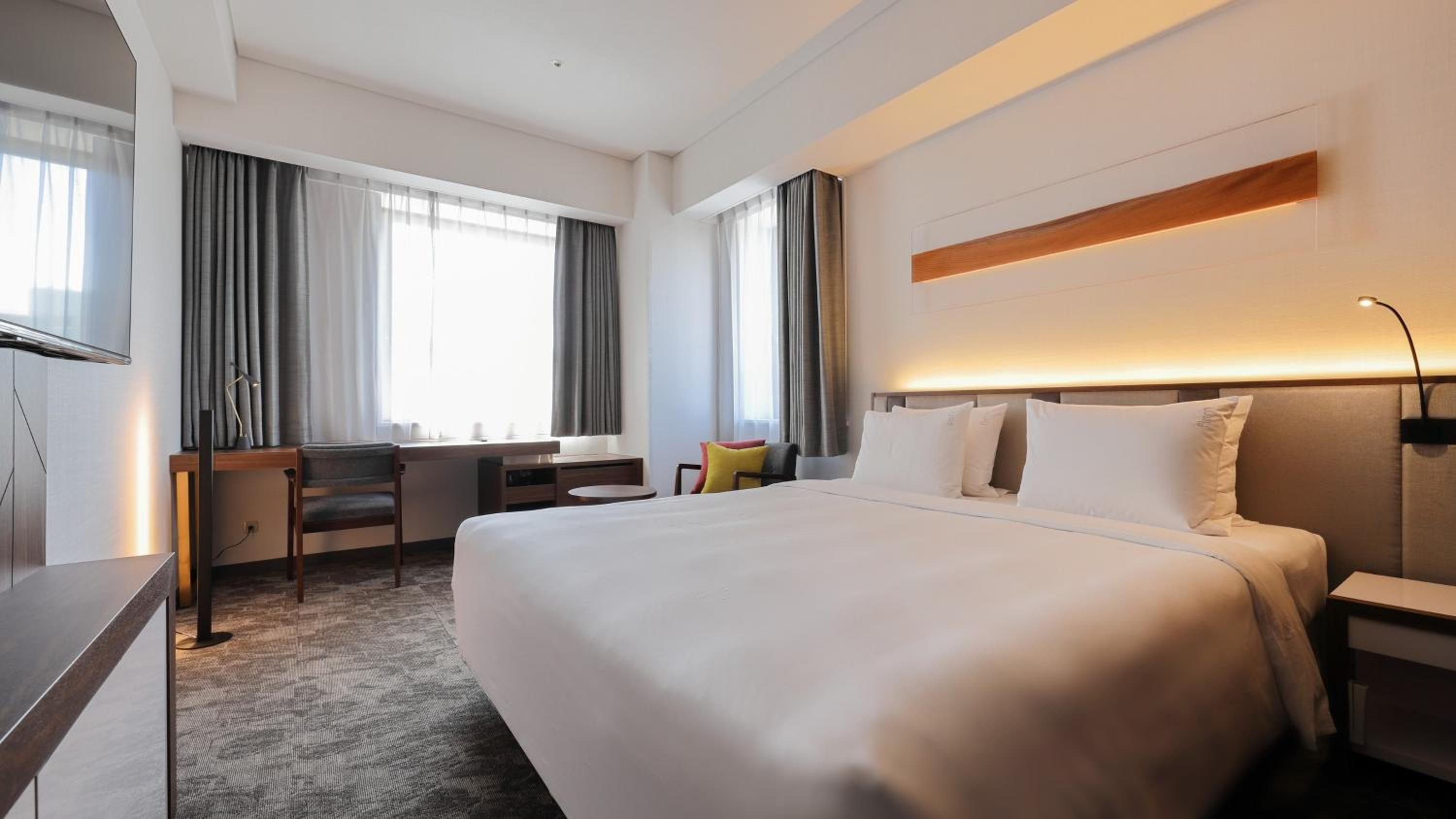 Premium King Room with Lounge Access photo 3