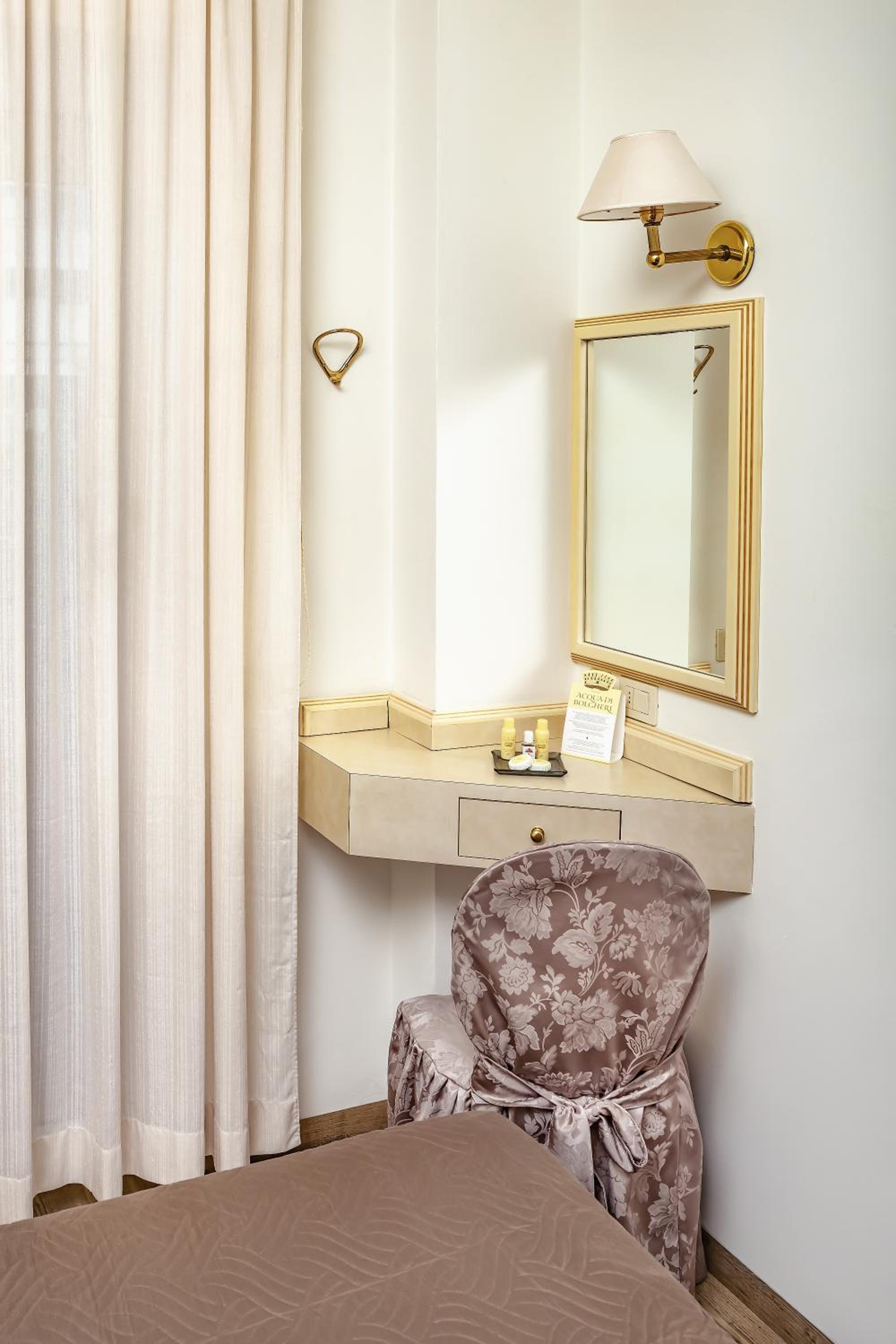 Standard Double or Twin Room - Photo 1