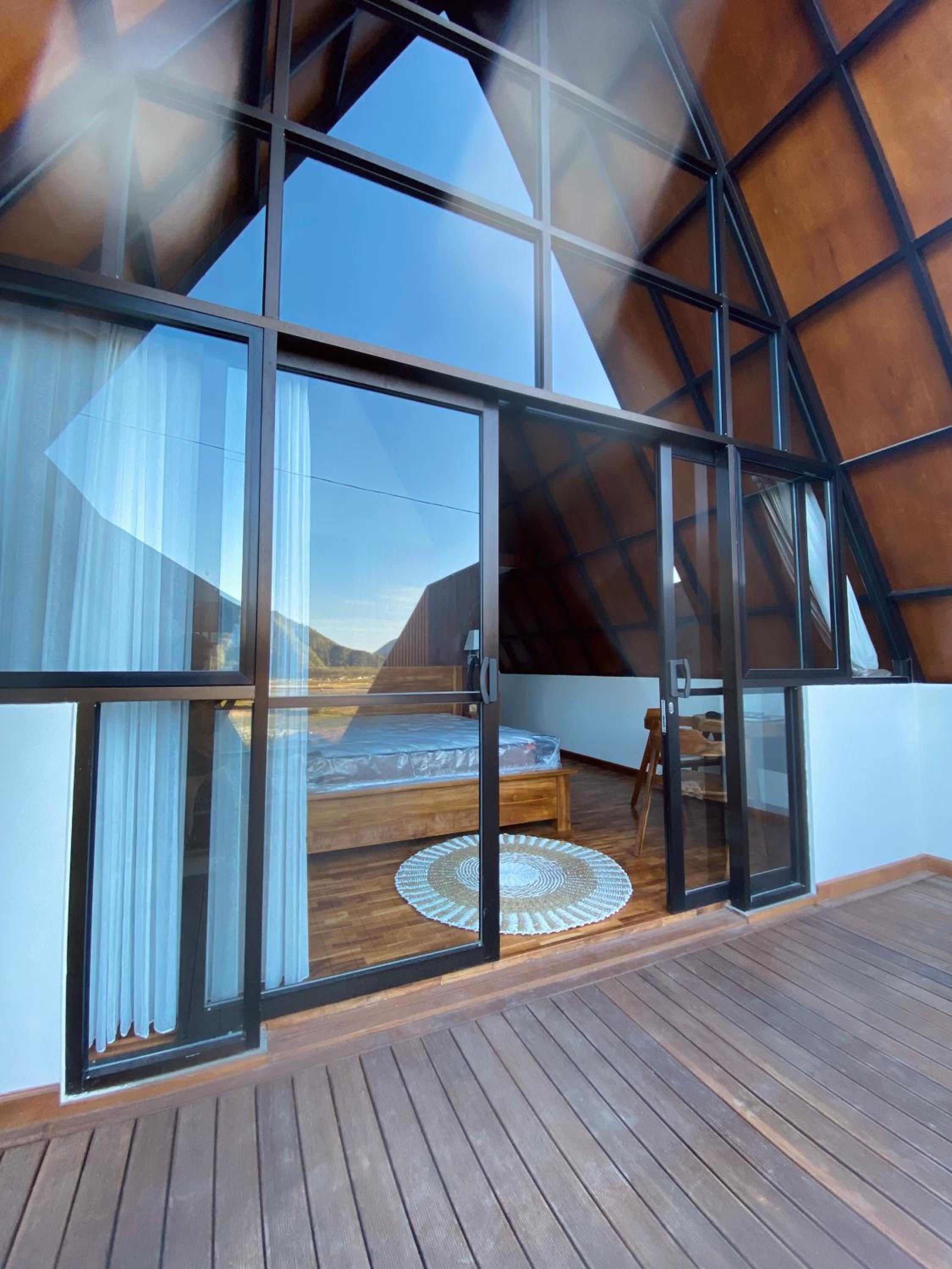 King Suite with Balcony - Photo 6