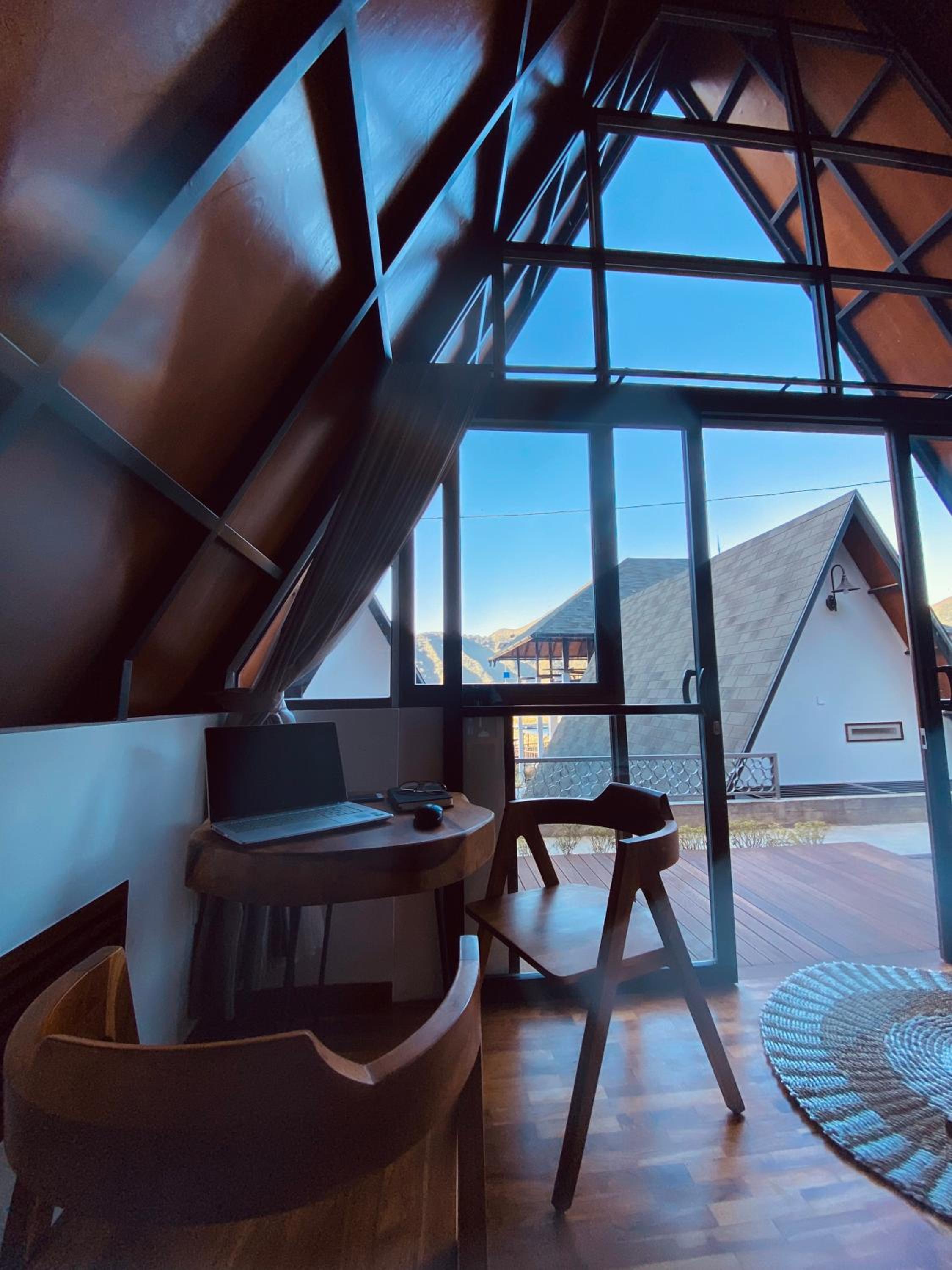 King Suite with Balcony - Photo 5