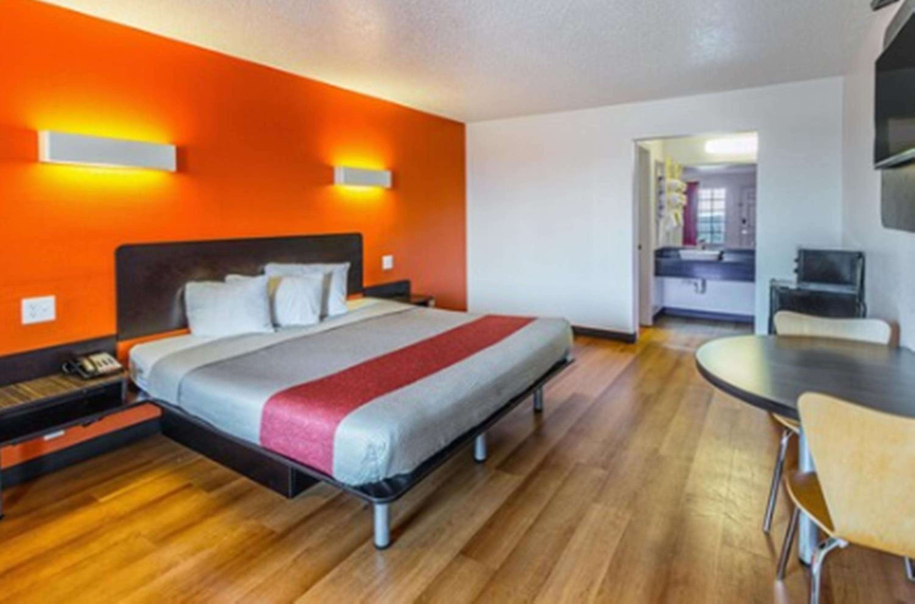 King Room - Disability Access - Non-Smoking photo 3