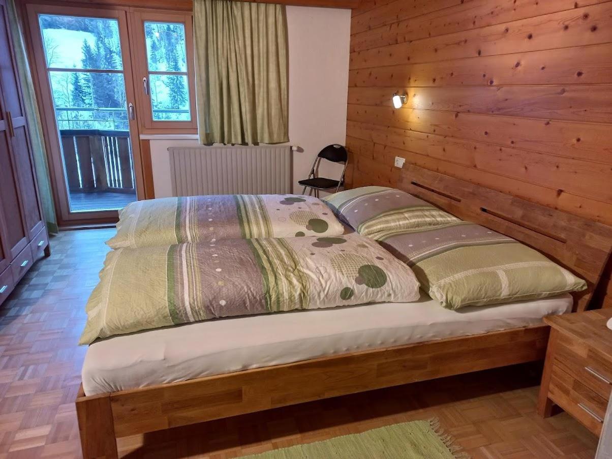 Three-Bedroom Apartment with Shower photo 2