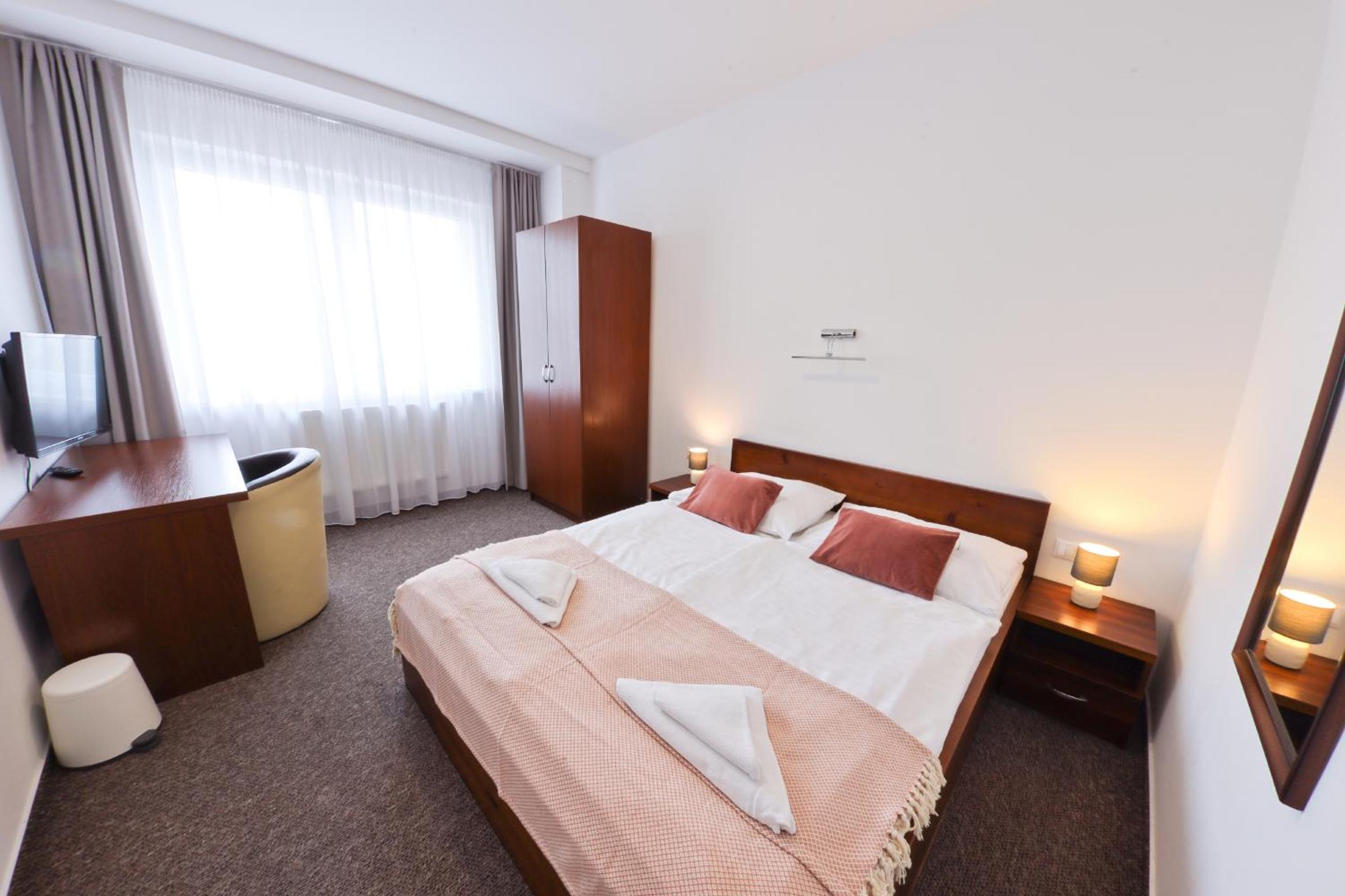 Deluxe Double Room (2 Adults + 1 Child) photo 1