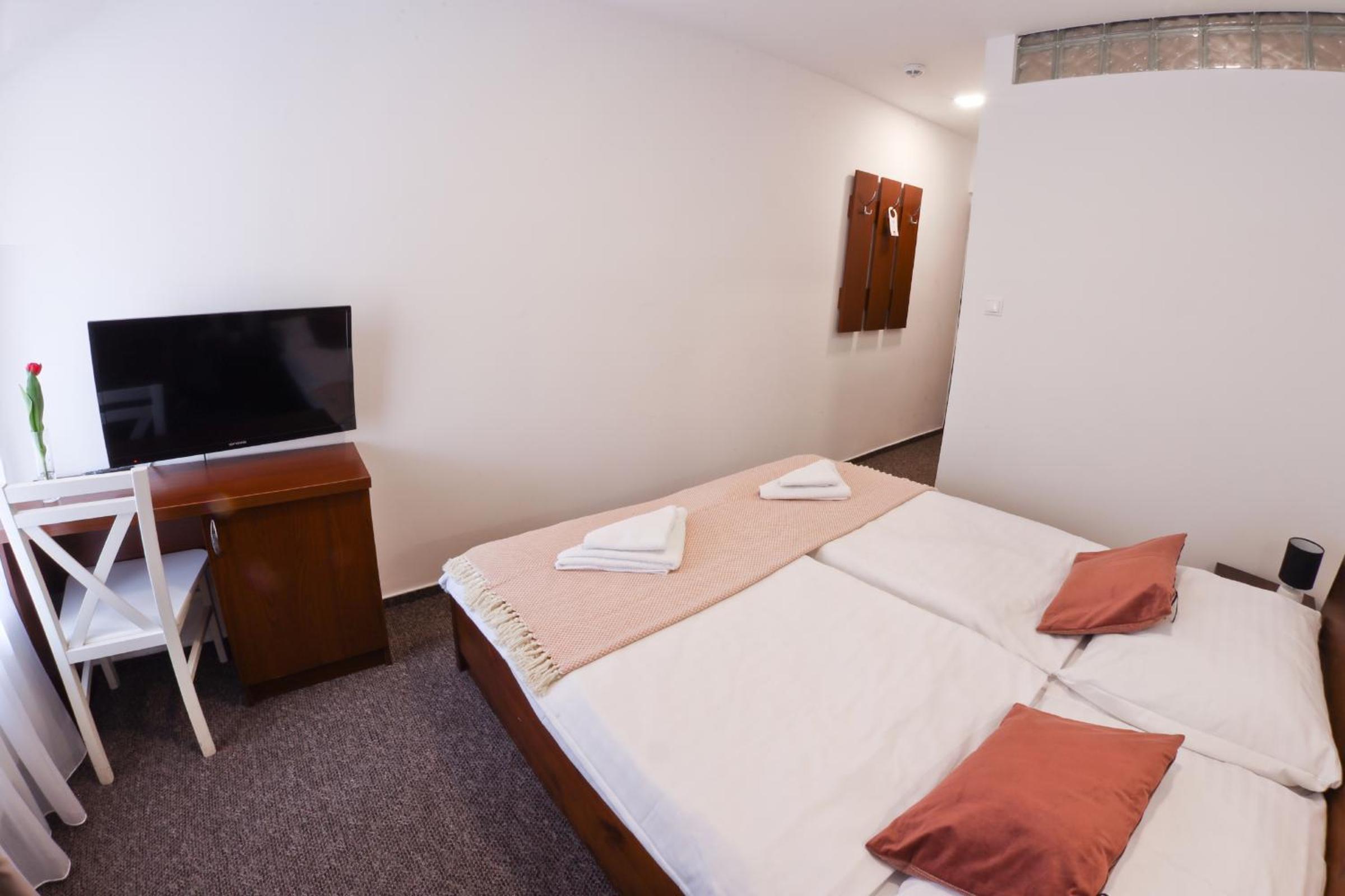 Economy Double Room photo 1