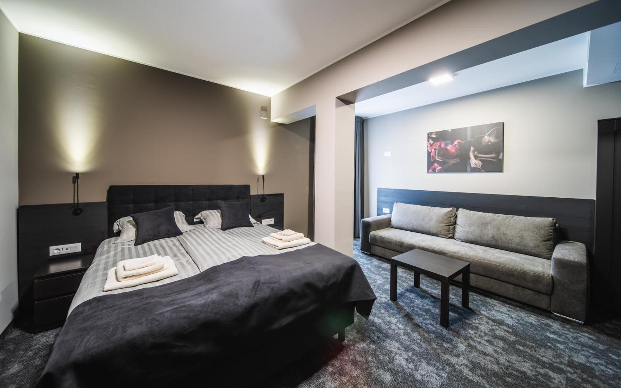 Executive Suite - Photo 6
