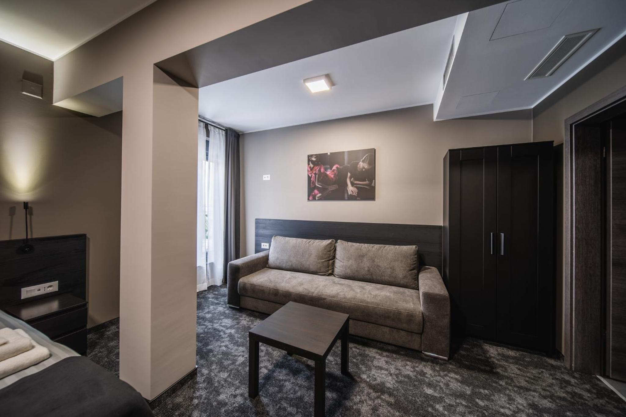 Executive Suite - Photo 1