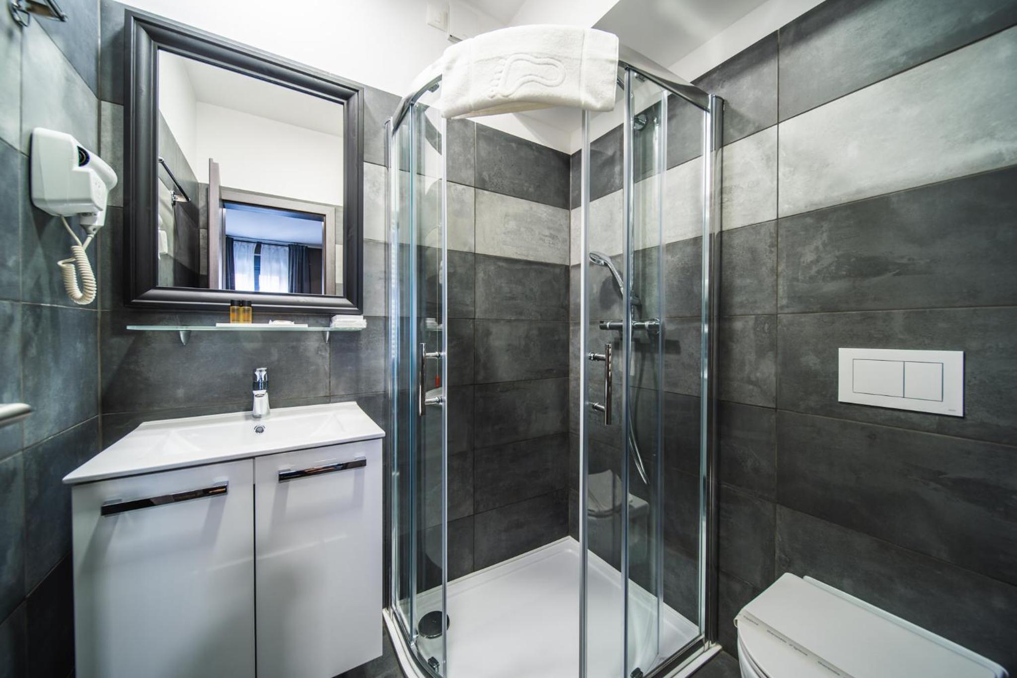 Executive Suite - Photo 3