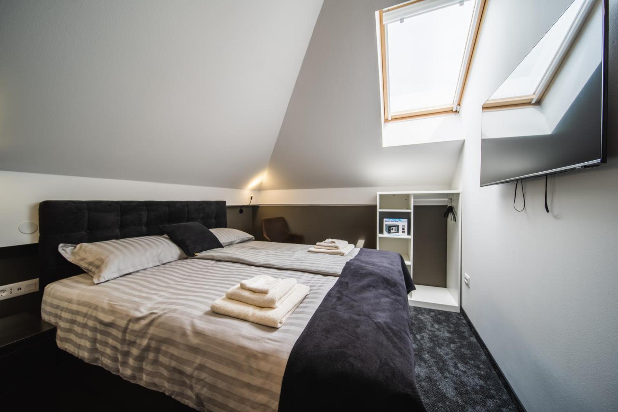 Deluxe Double Room - Photo 1