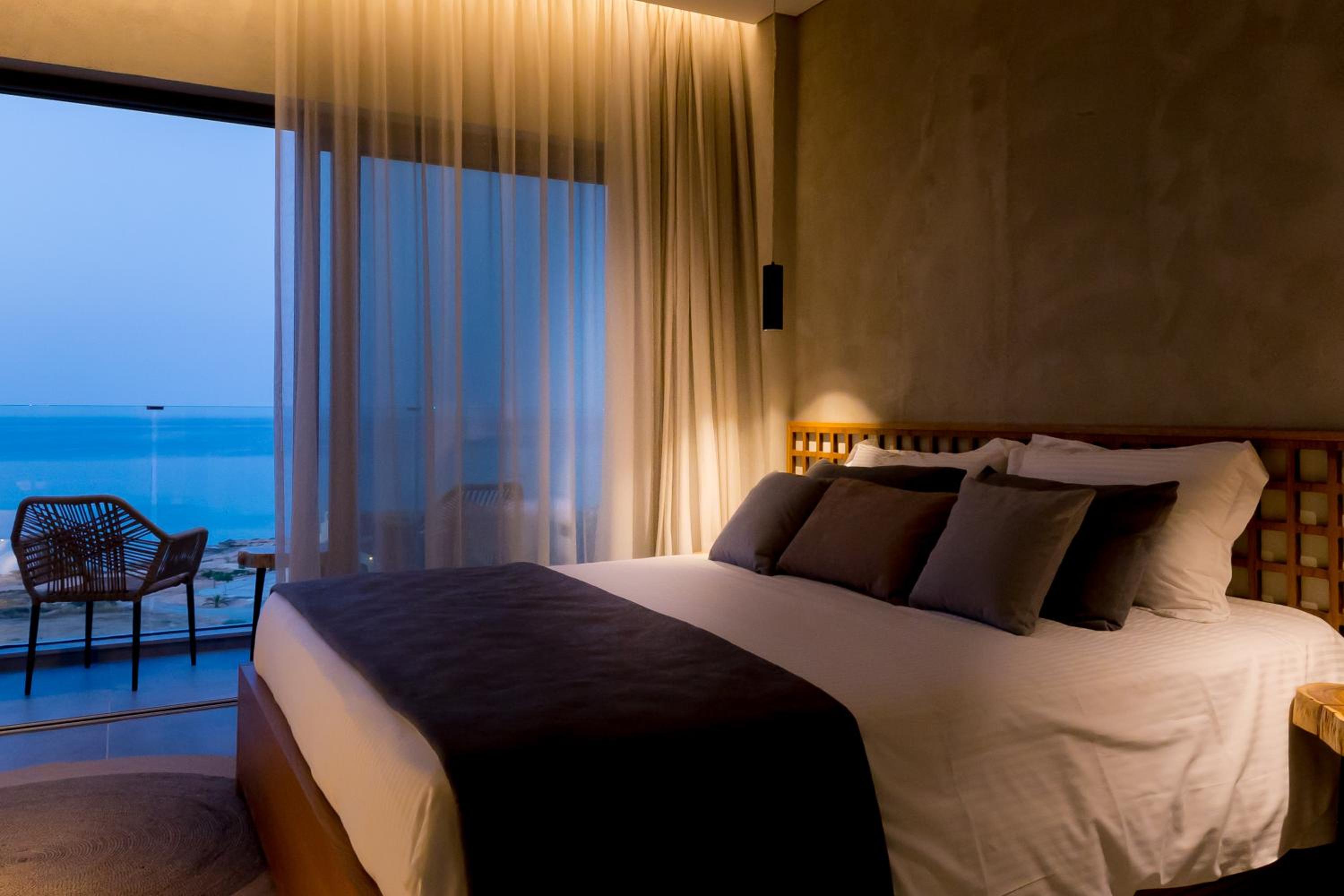 Superior Room with Panoramic Sea View thumbnail 5