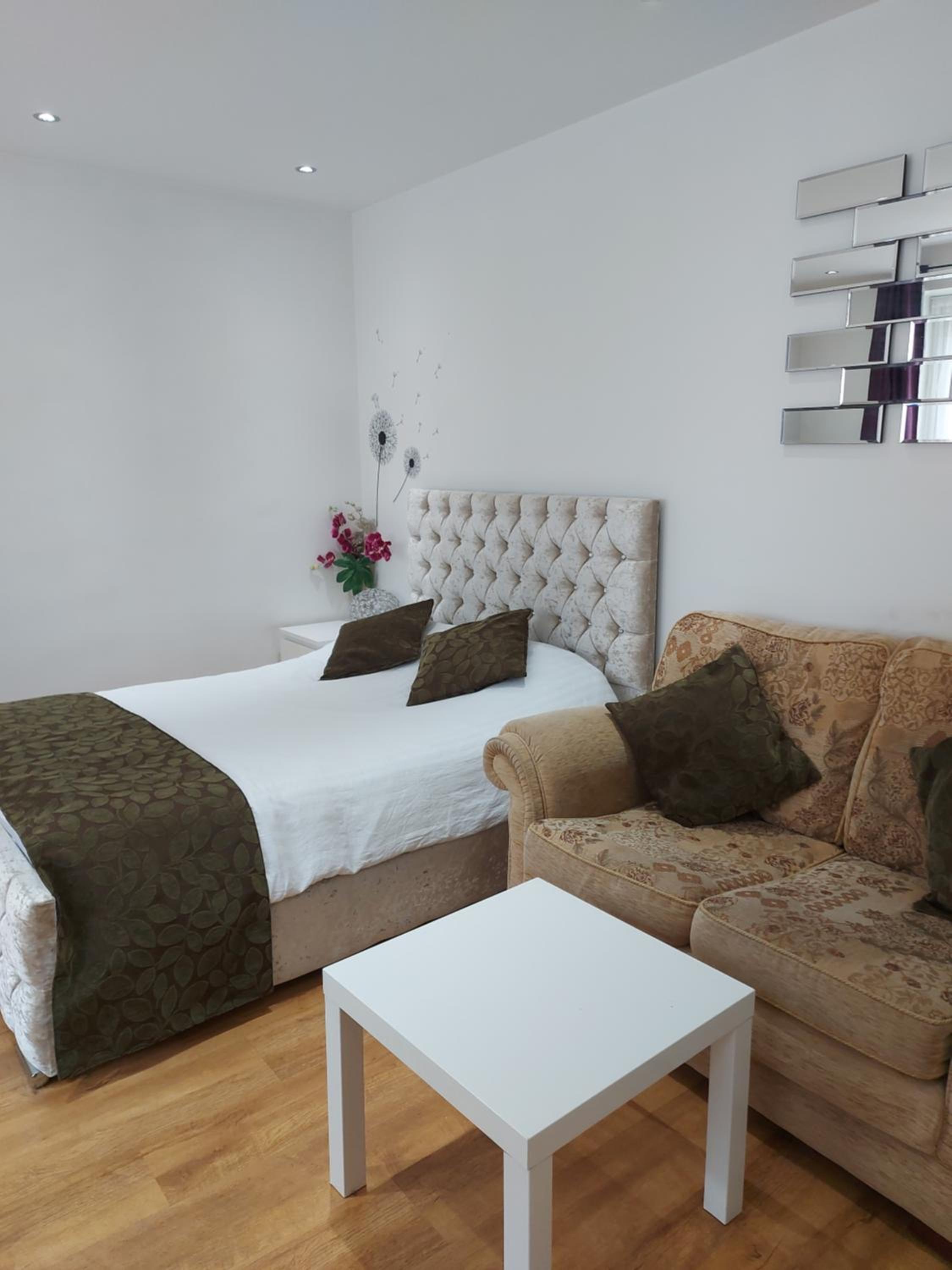One-Bedroom Apartment - Photo 22