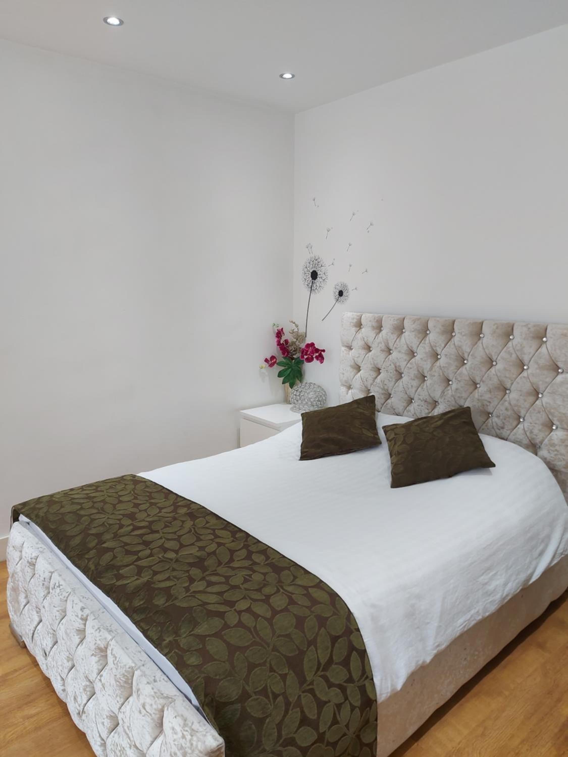 One-Bedroom Apartment - Photo 8