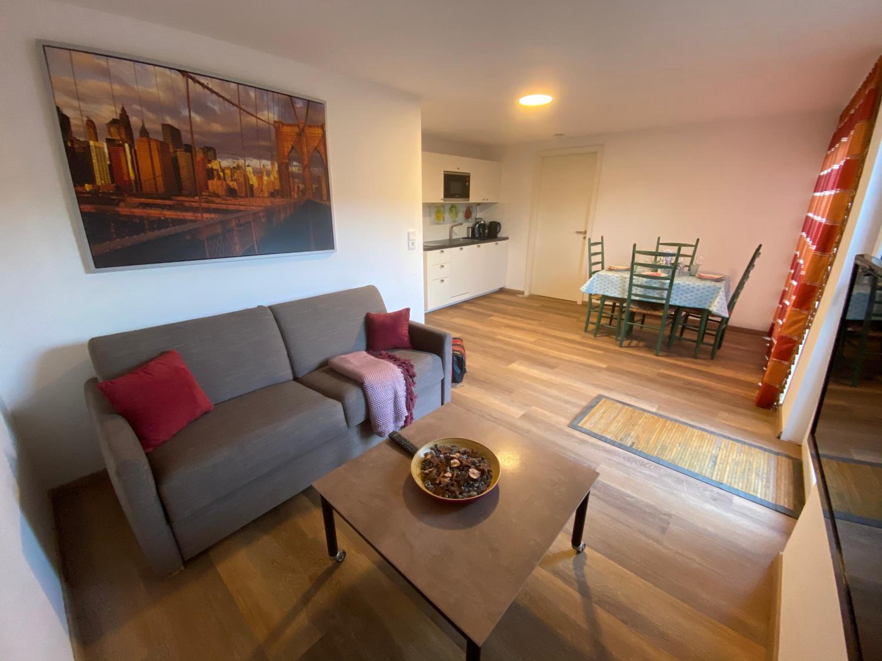 One-Bedroom Apartment photo 1