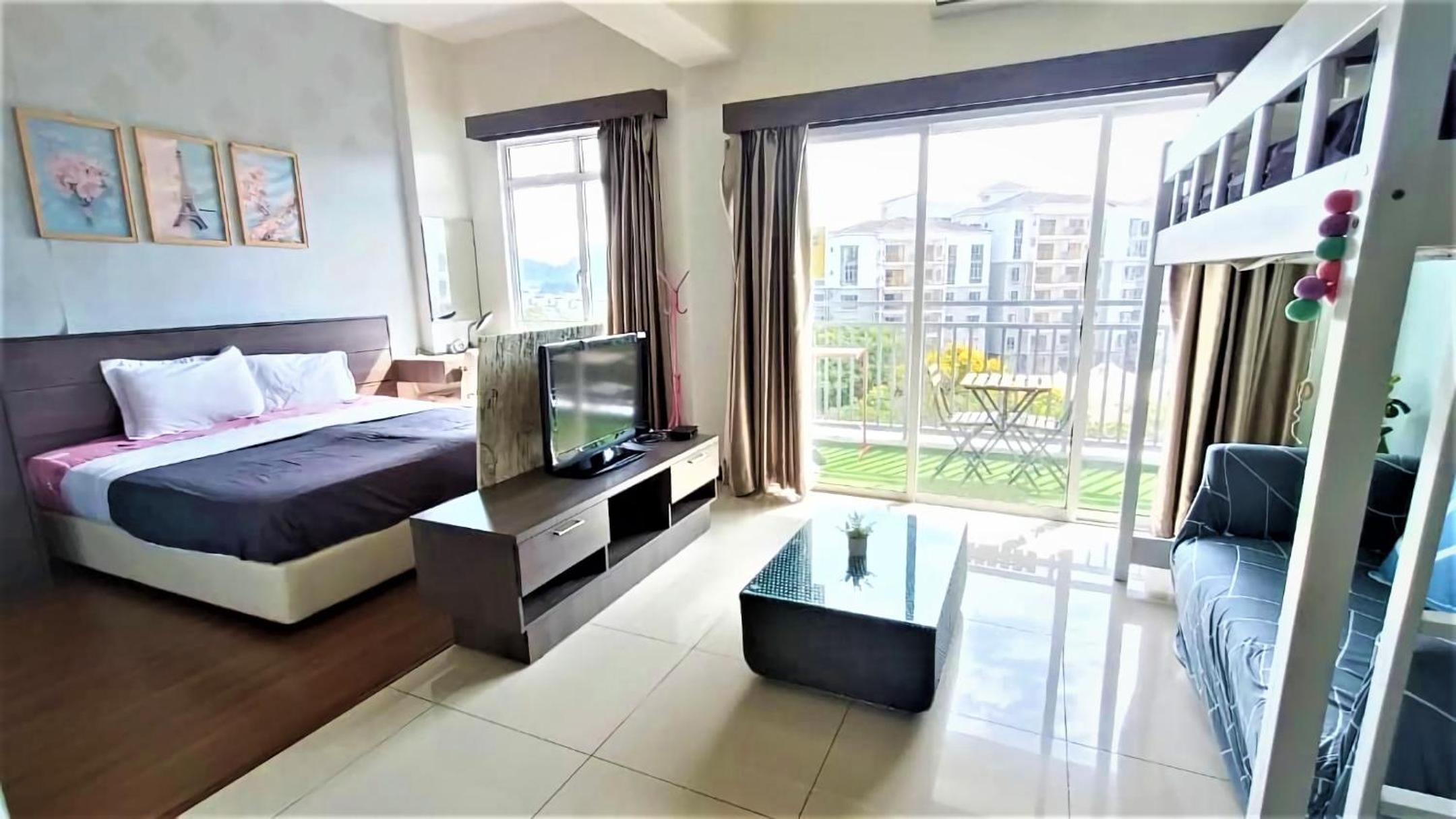 Studio with Balcony (Free 2 Waterpark Tickets)