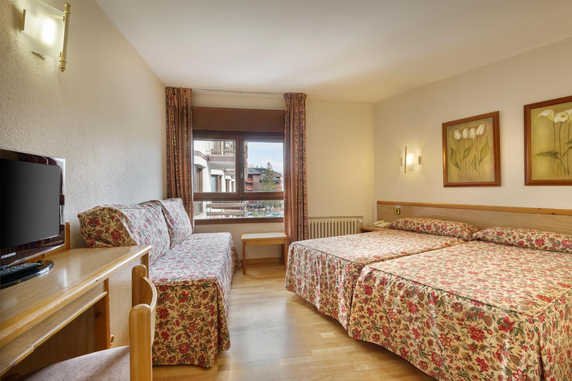 Habitación Doble con cama supletoria (2 adultos + 1 niño)