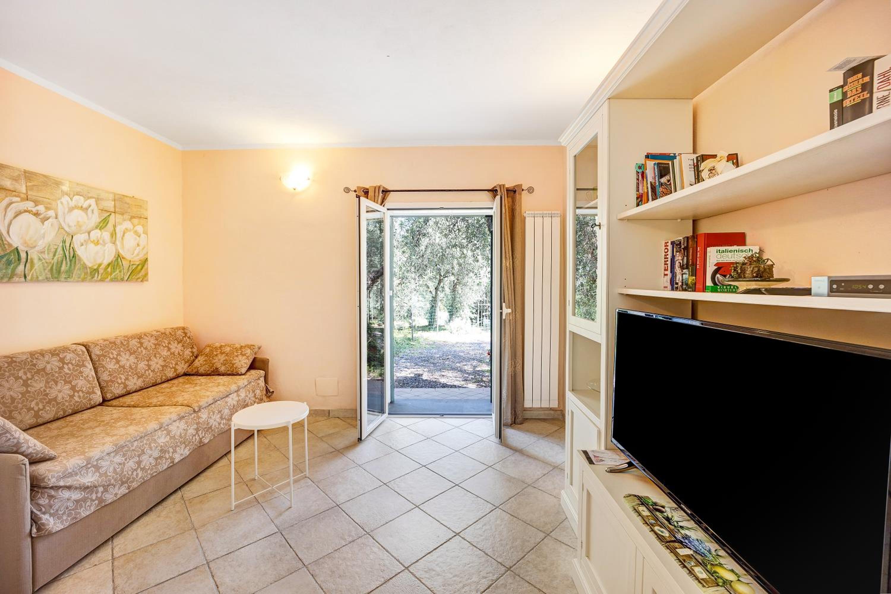 One-Bedroom House photo 3