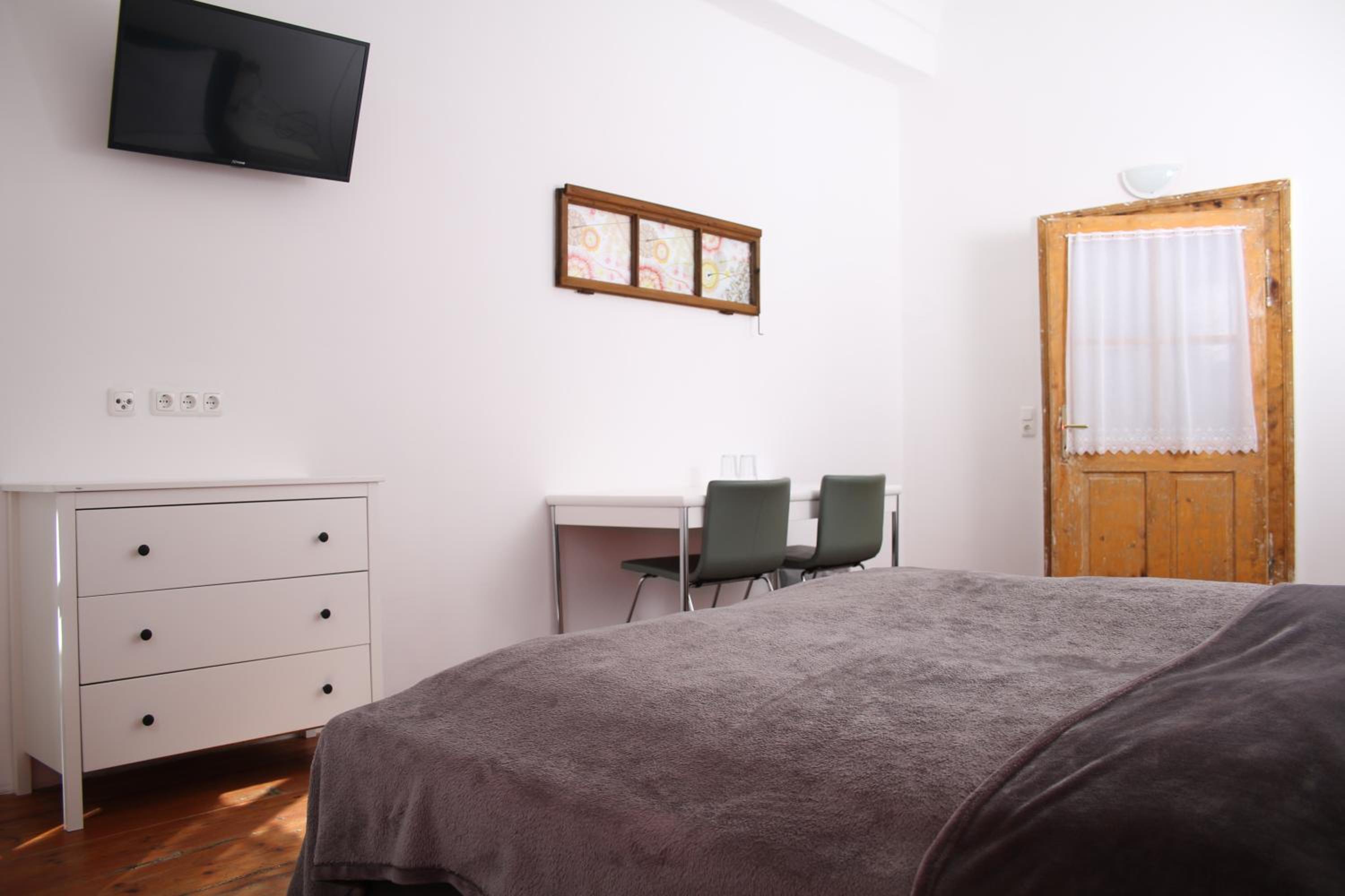 Two-Bedroom Suite - Photo 2