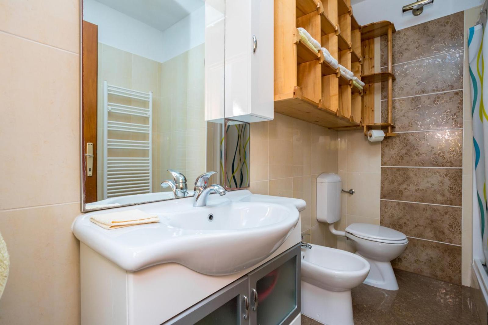 Two-Bedroom Apartment with Balcony photo 2