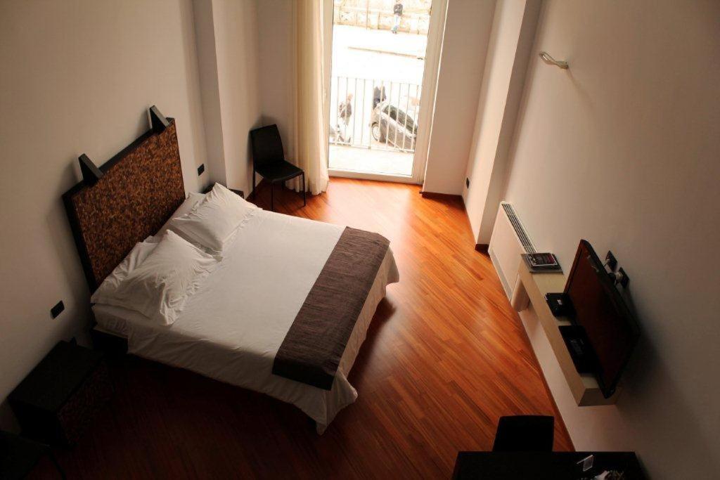 Family Suite with Balcony - Photo 4