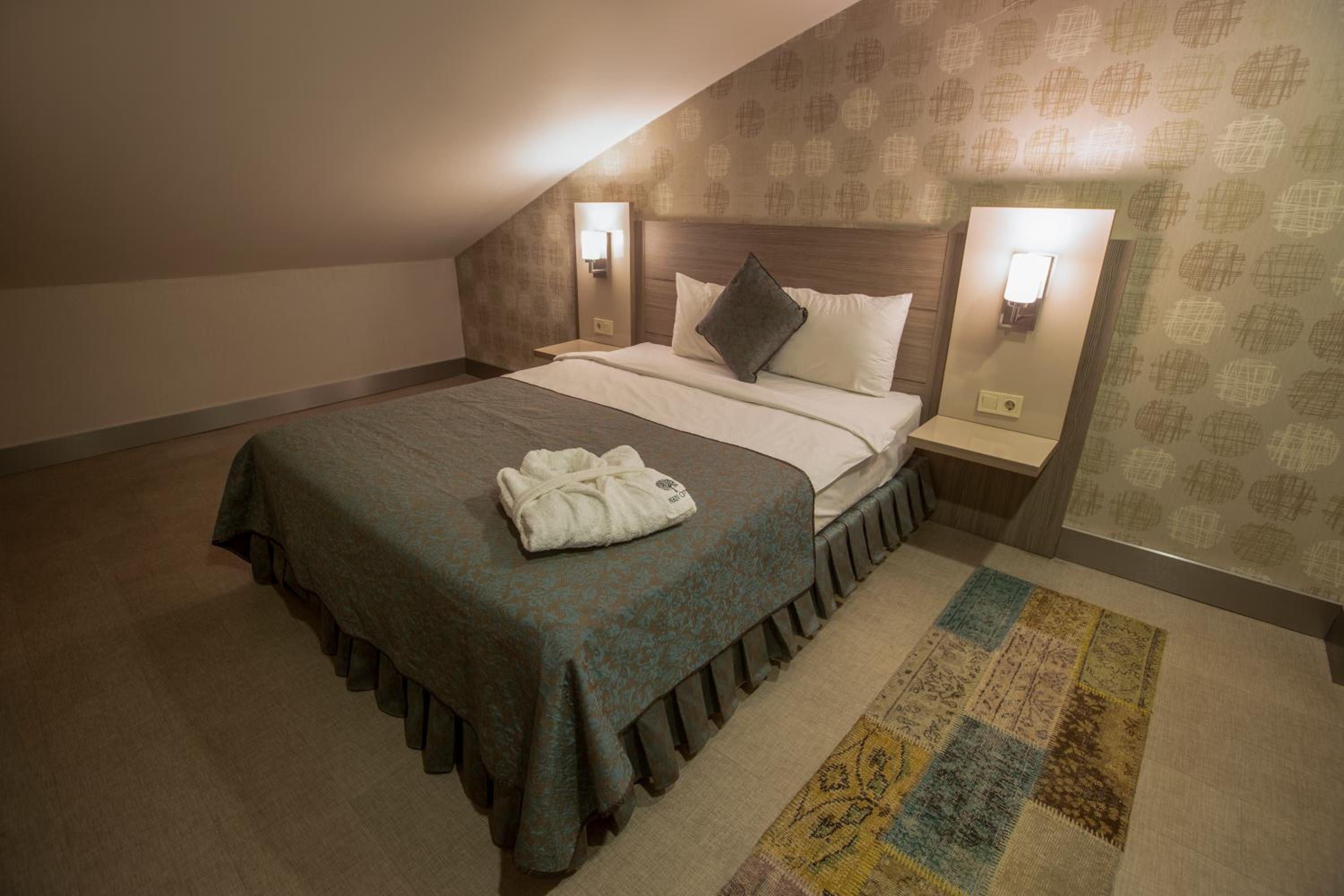 Superior King Suite photo 1