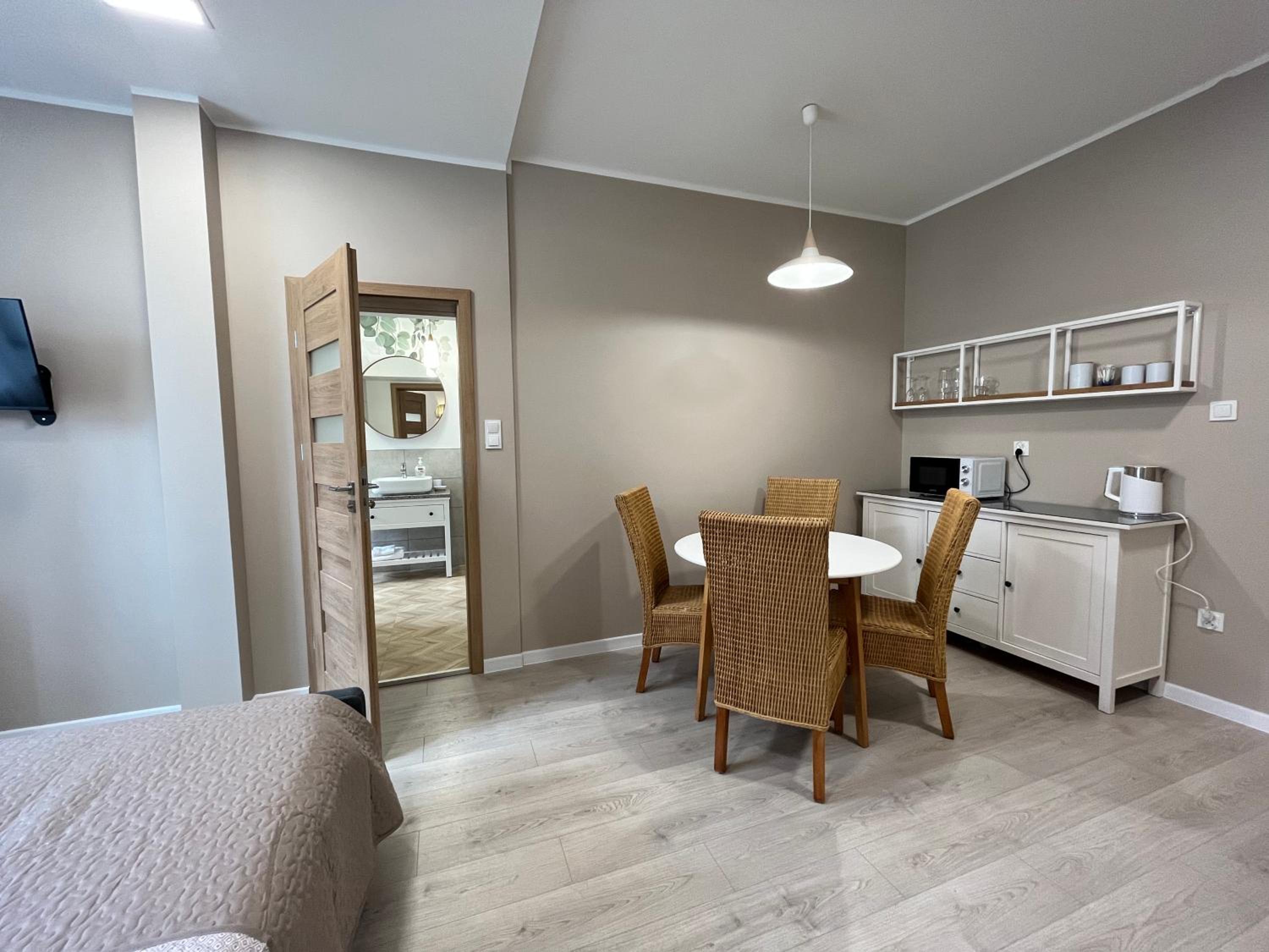 Quadruple Room with Bath - Photo 1