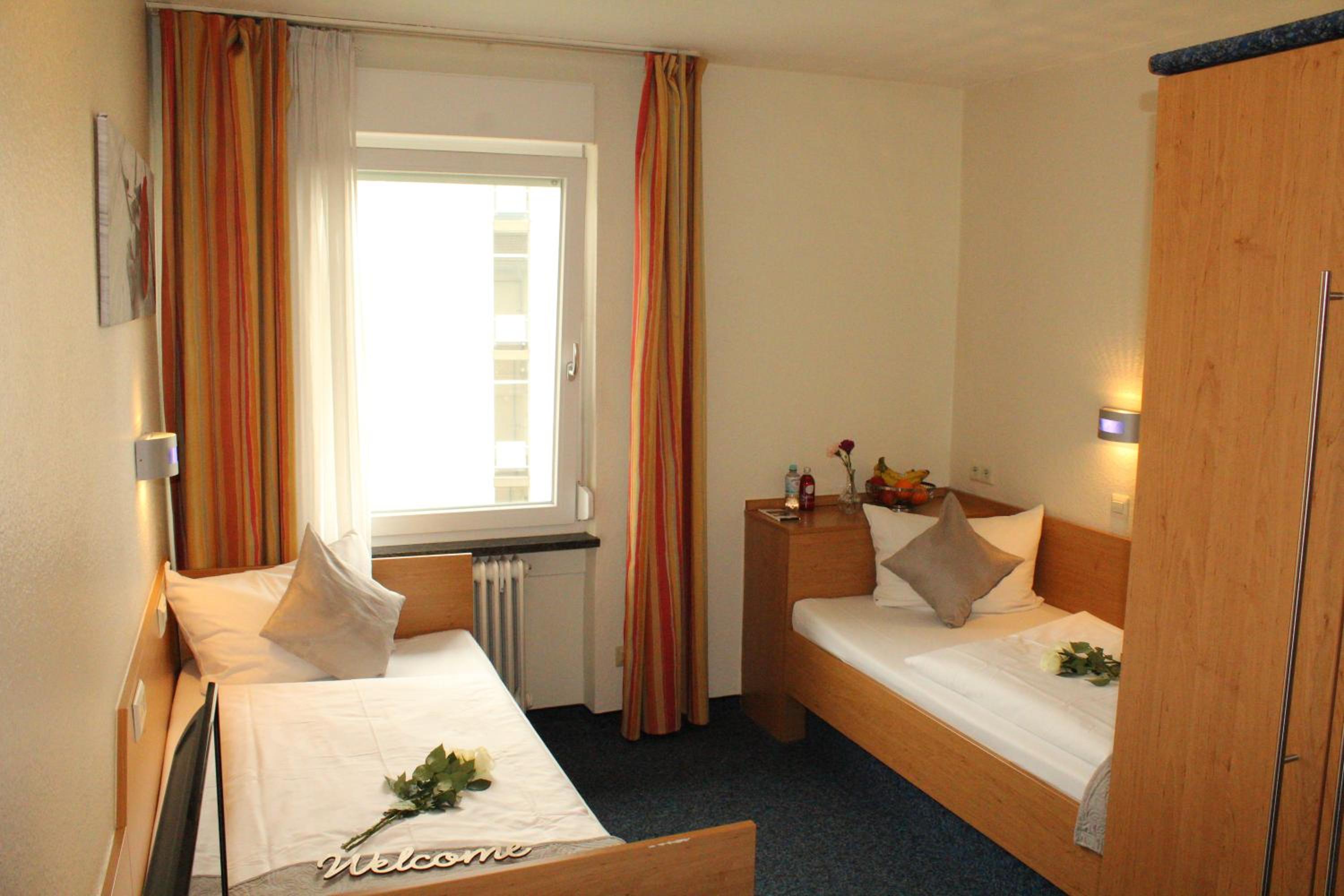 Standard Twin Room - Photo 1